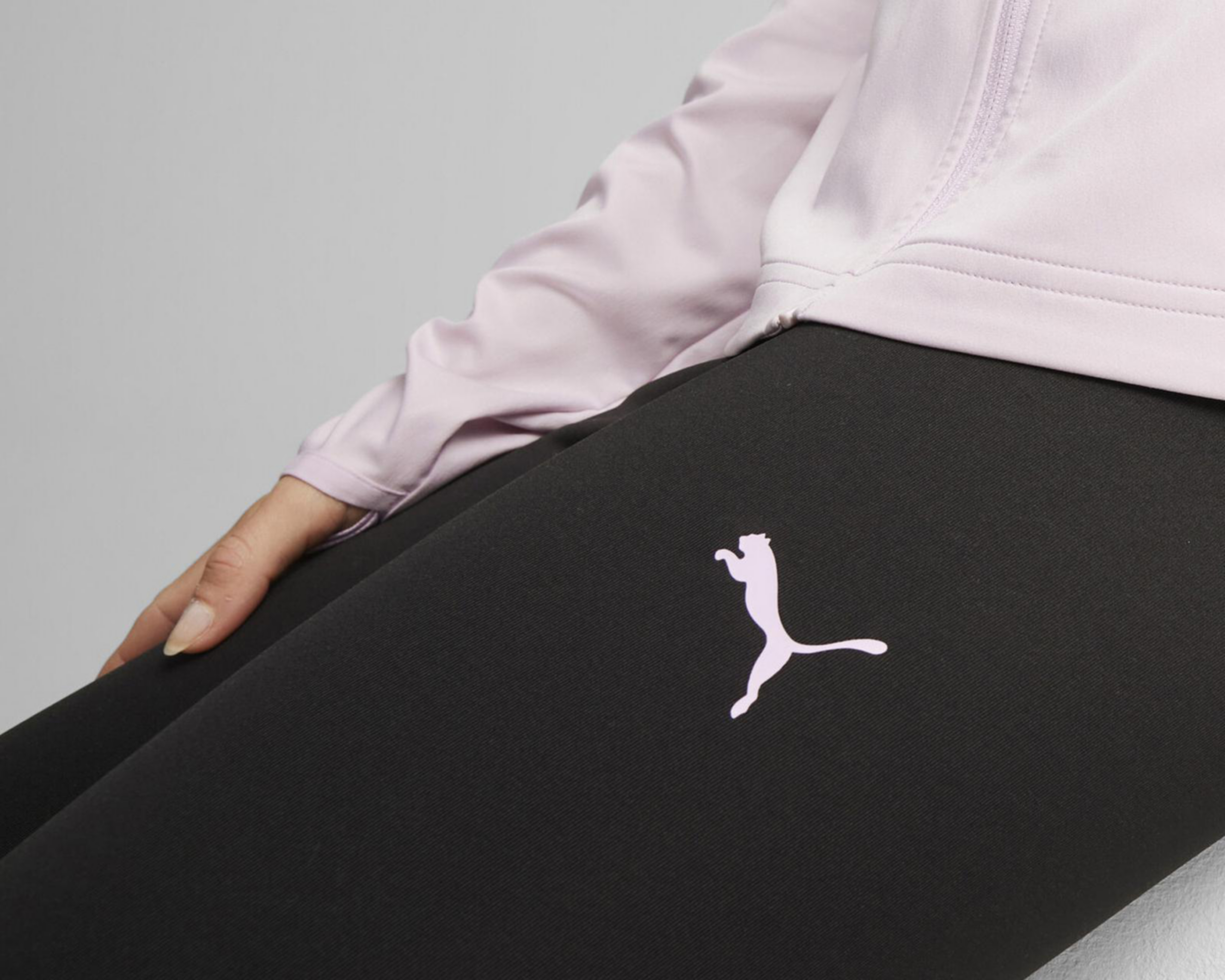 Foto 5 pulgar | Leggings y Chamarra de Entrenamiento Puma para Mujer