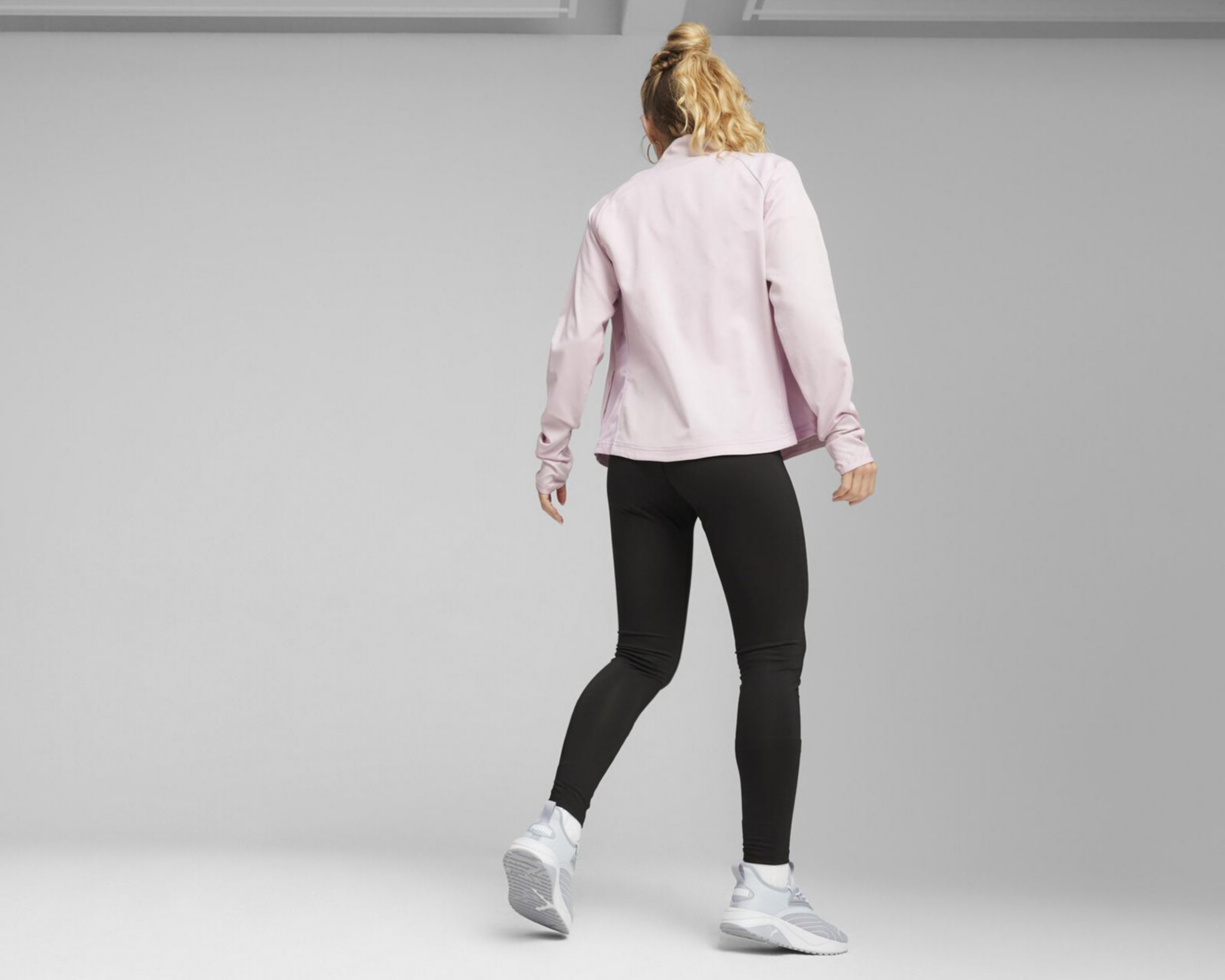 Foto 7 pulgar | Leggings y Chamarra de Entrenamiento Puma para Mujer