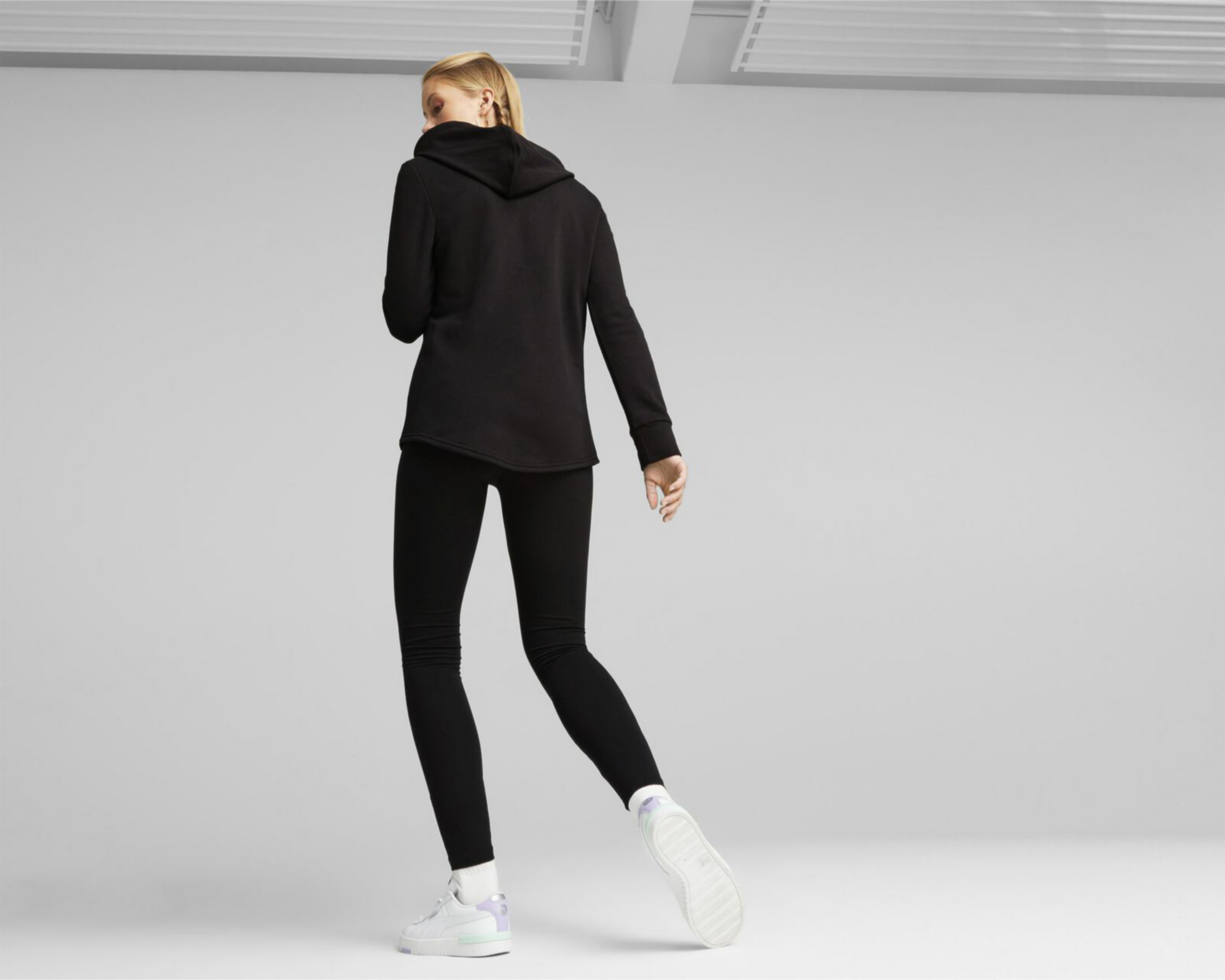 Foto 5 pulgar | Pants y Chamarra de Entrenamiento Puma para Mujer