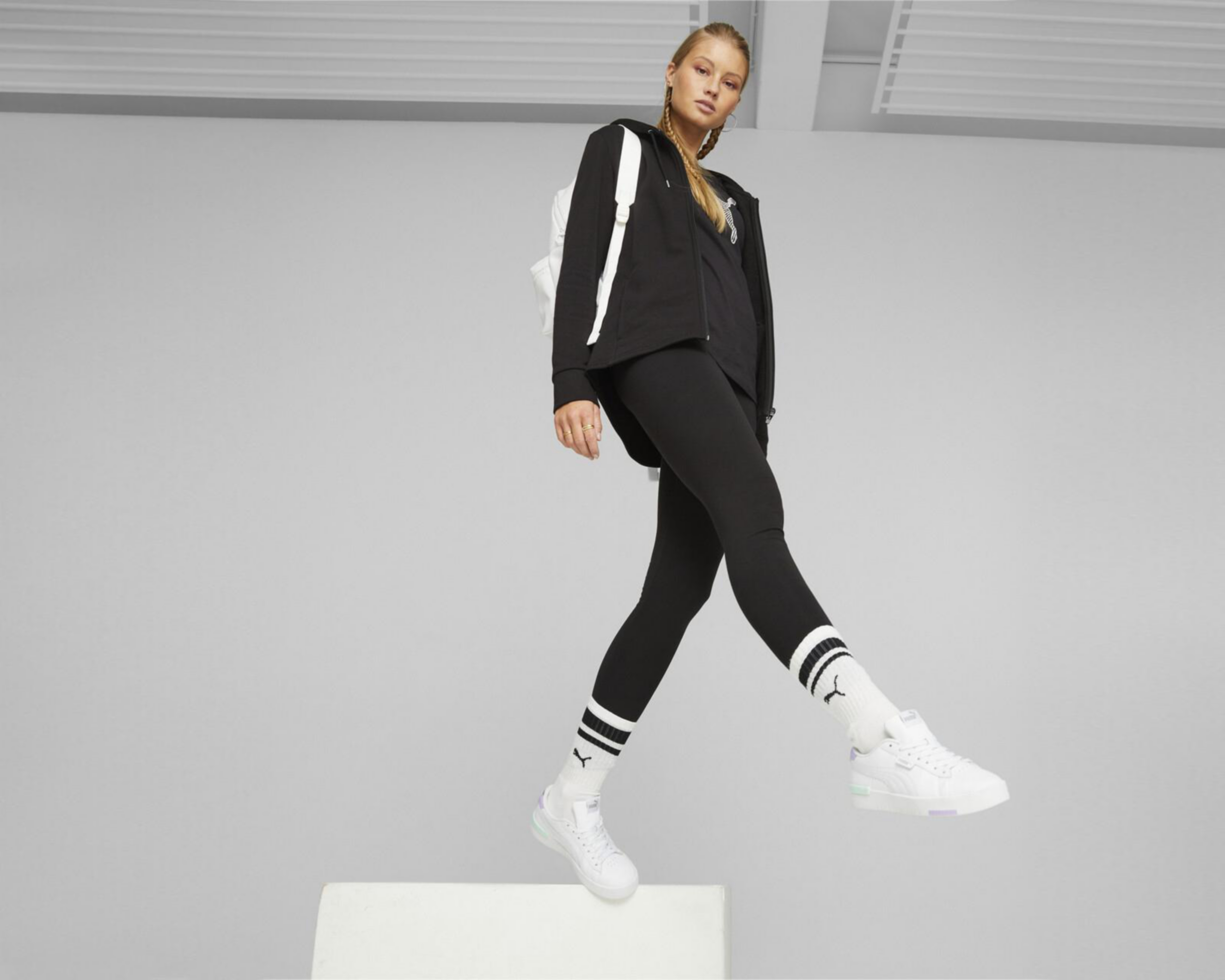 Foto 8 pulgar | Pants y Chamarra de Entrenamiento Puma para Mujer