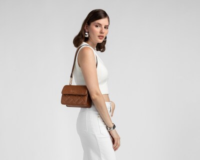 Foto 6 | Bolsa Cruzada Guess Kelce