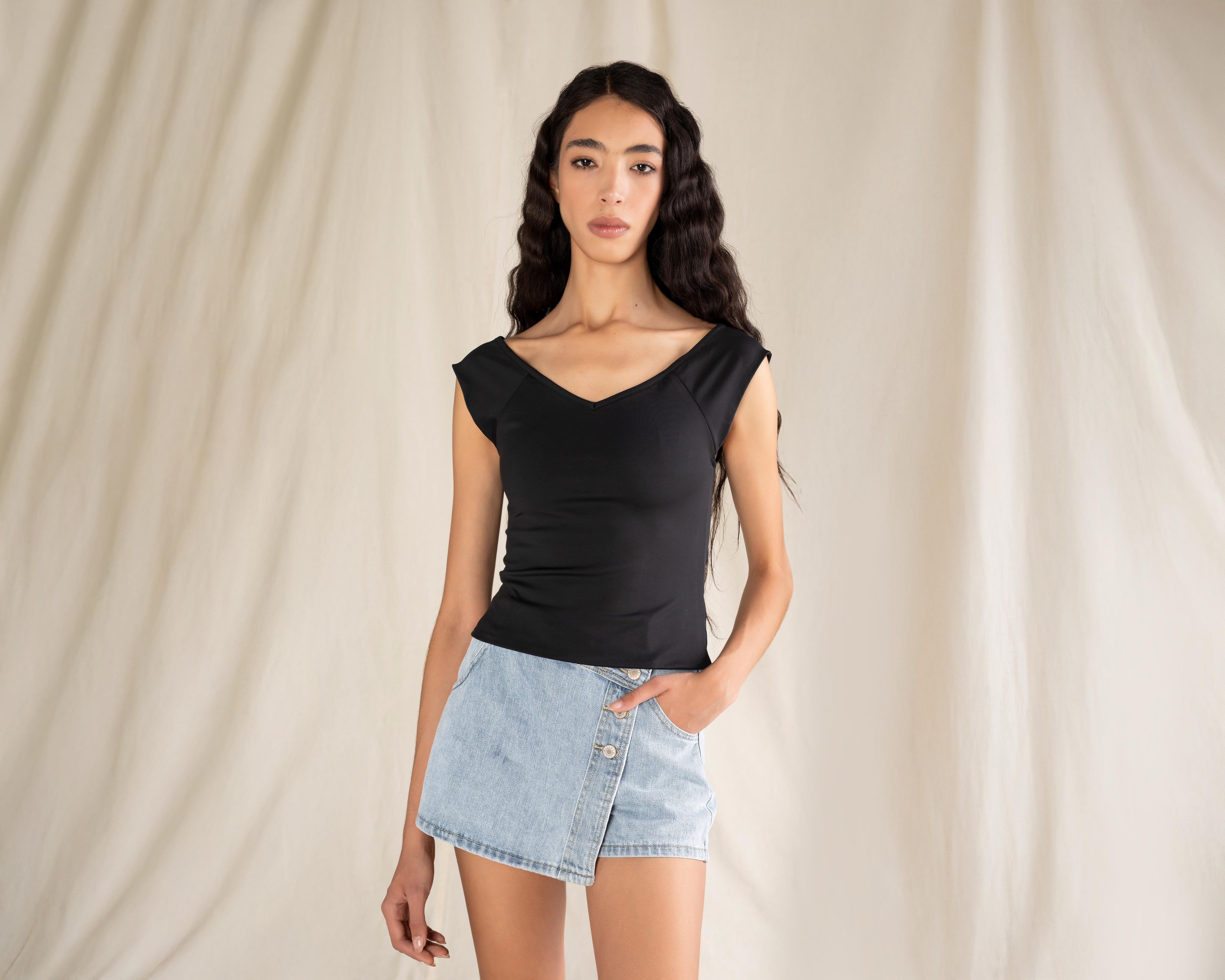 Foto 3 pulgar | Playera Negra Strona para Mujer