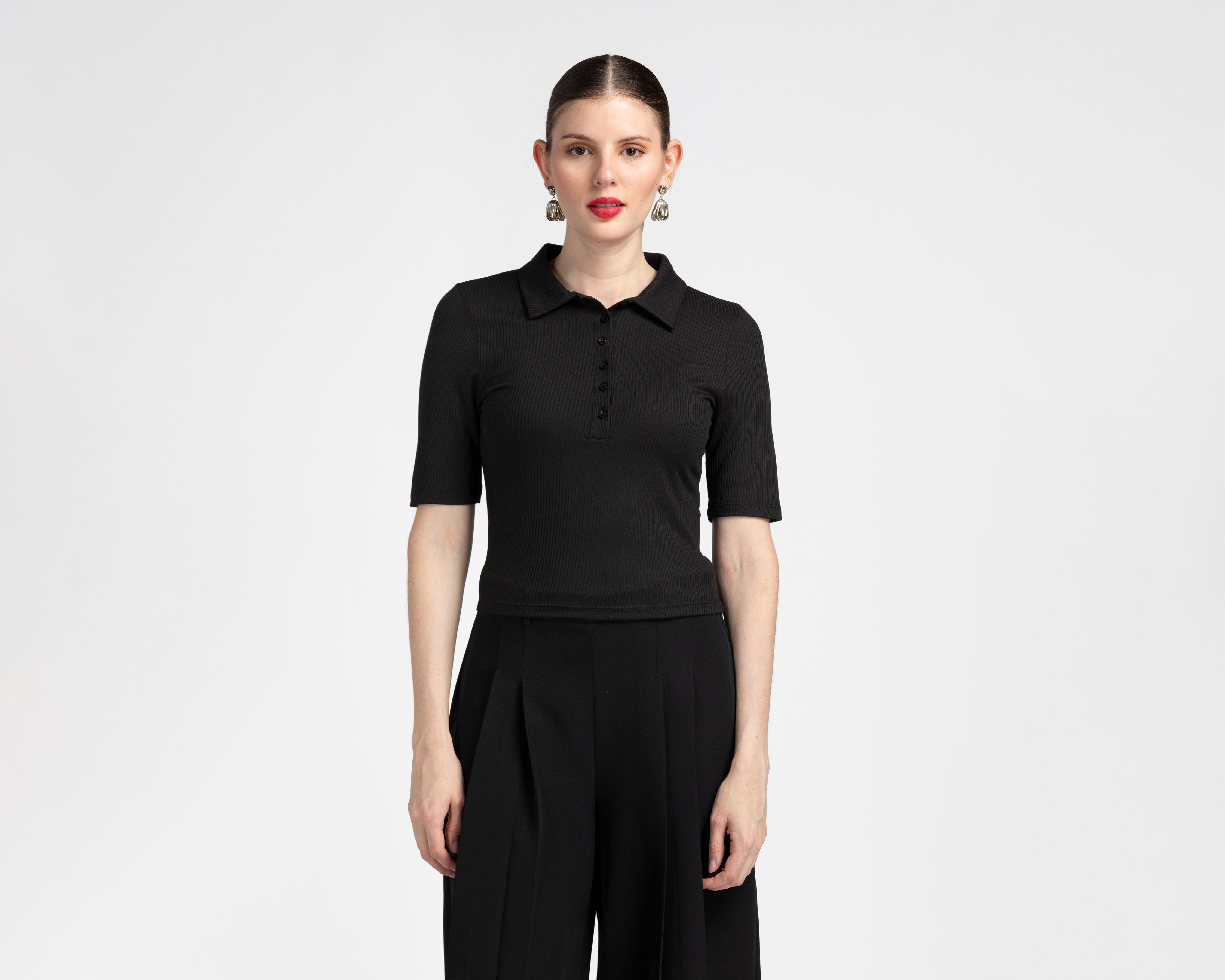 Foto 2 pulgar | Playera Polo Sahara Manga Corta Negra para Mujer
