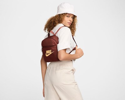 Foto 9 | Mochila Nike Sportswear Futura 365 Café