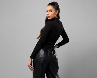 Foto 3 | Playera Jennifer Lopez Negra para Mujer