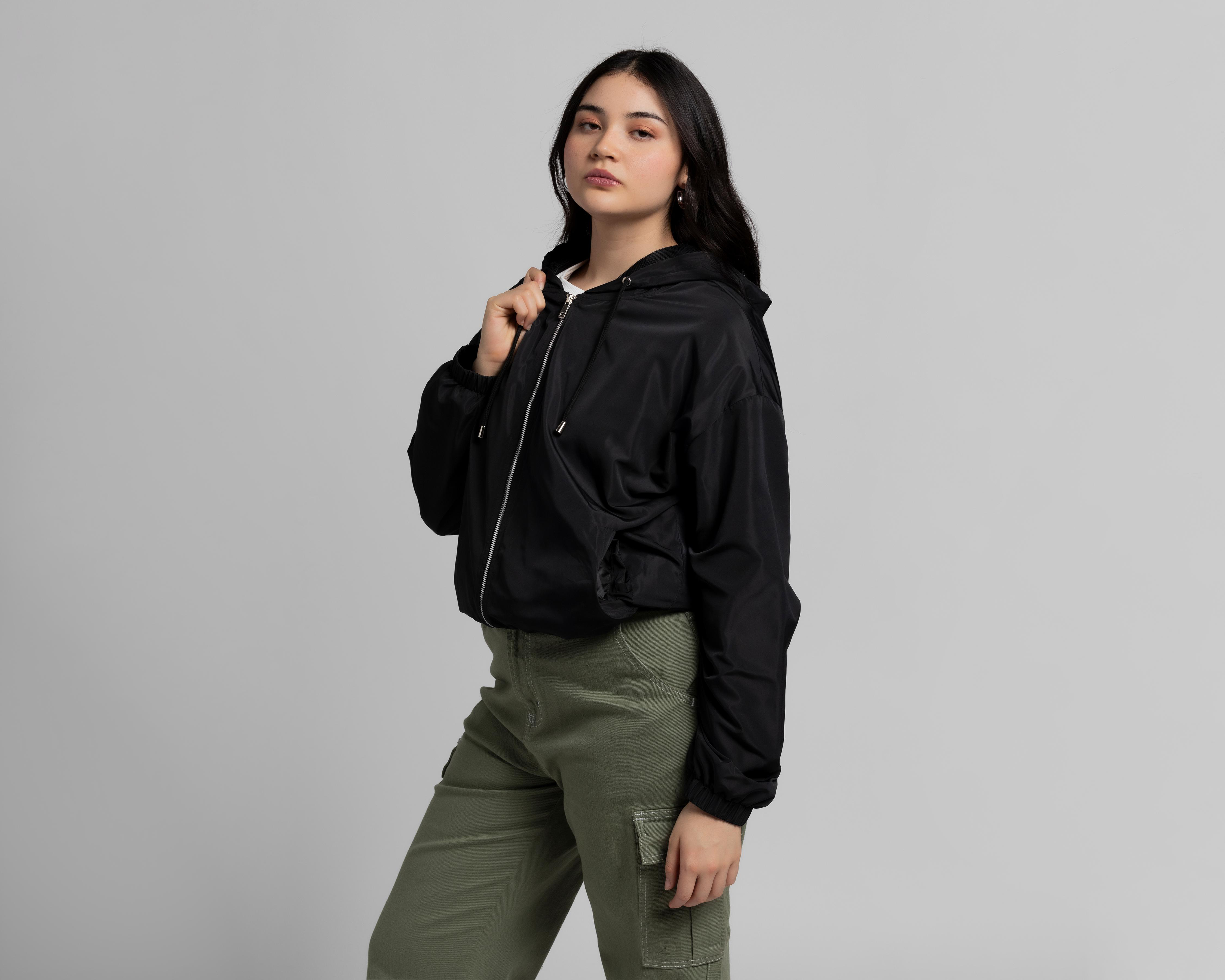 Chamarra Strona Negra con Gorro para Mujer $379