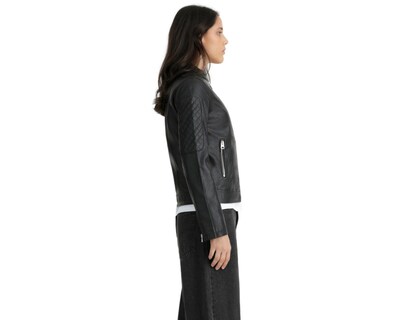 Foto 5 | Chamarra Negra Levi's para Mujer
