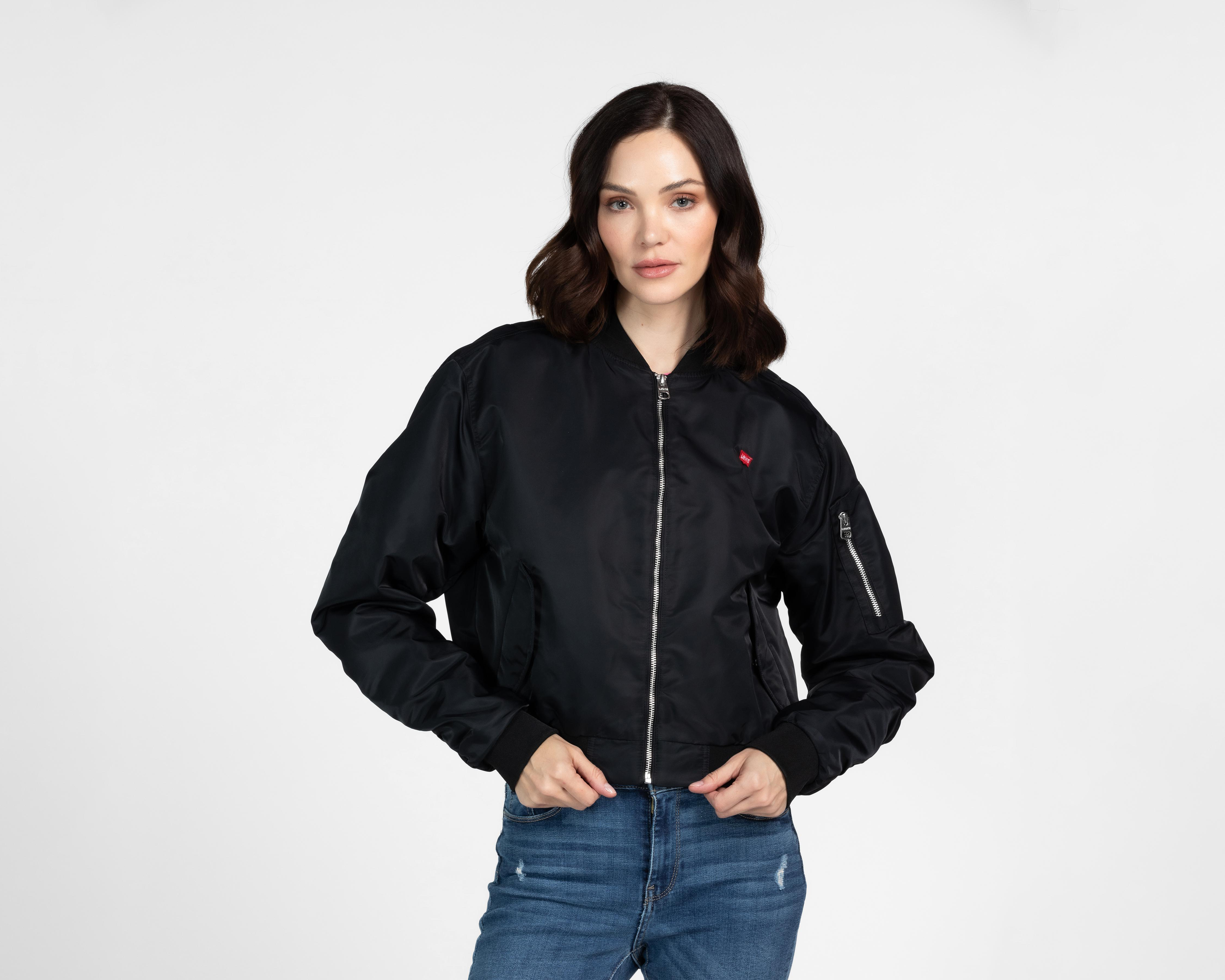 Chamarra Negra Levi's para Mujer $1,499