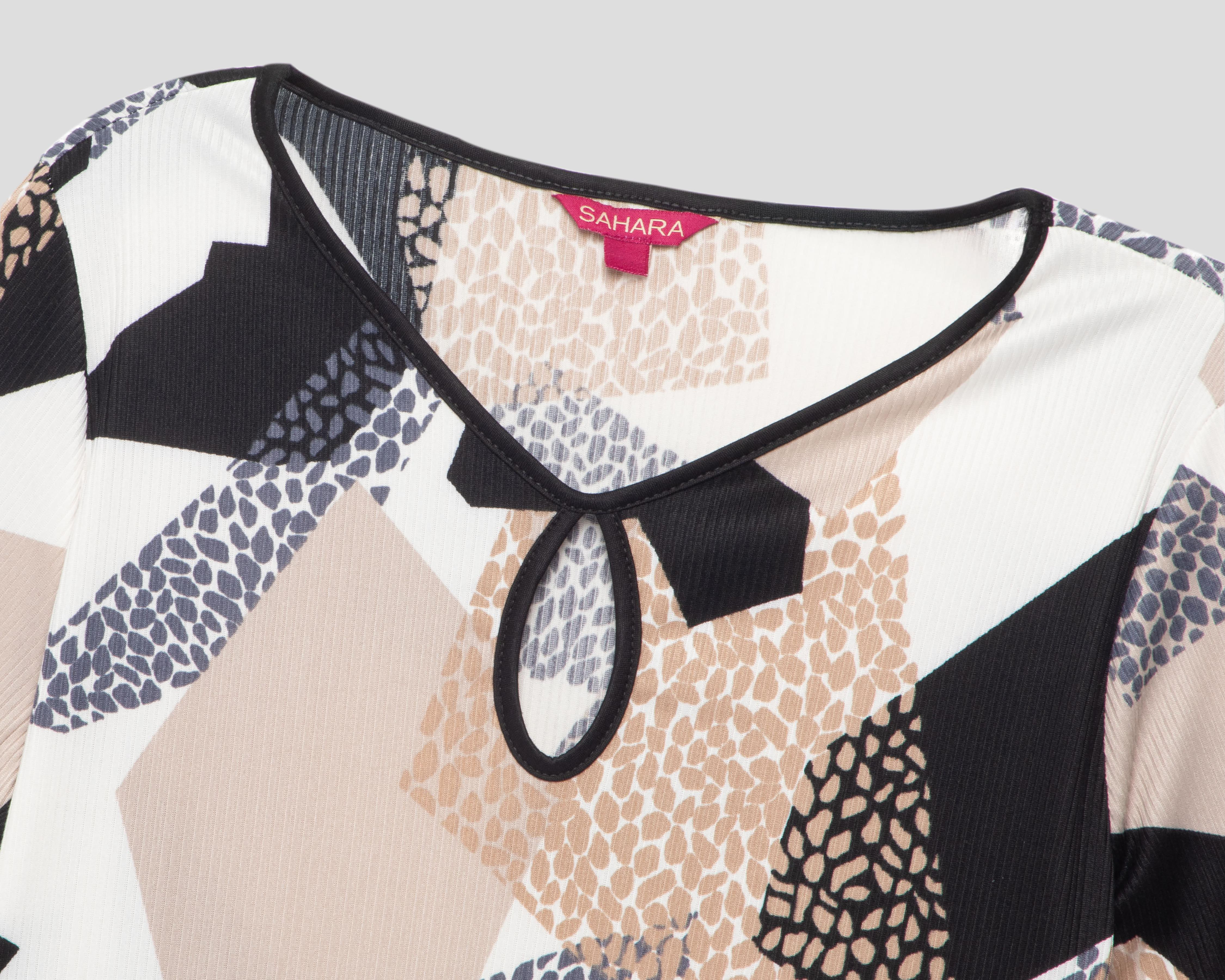 Foto 4 pulgar | Blusa Cuello V Sahara para Mujer