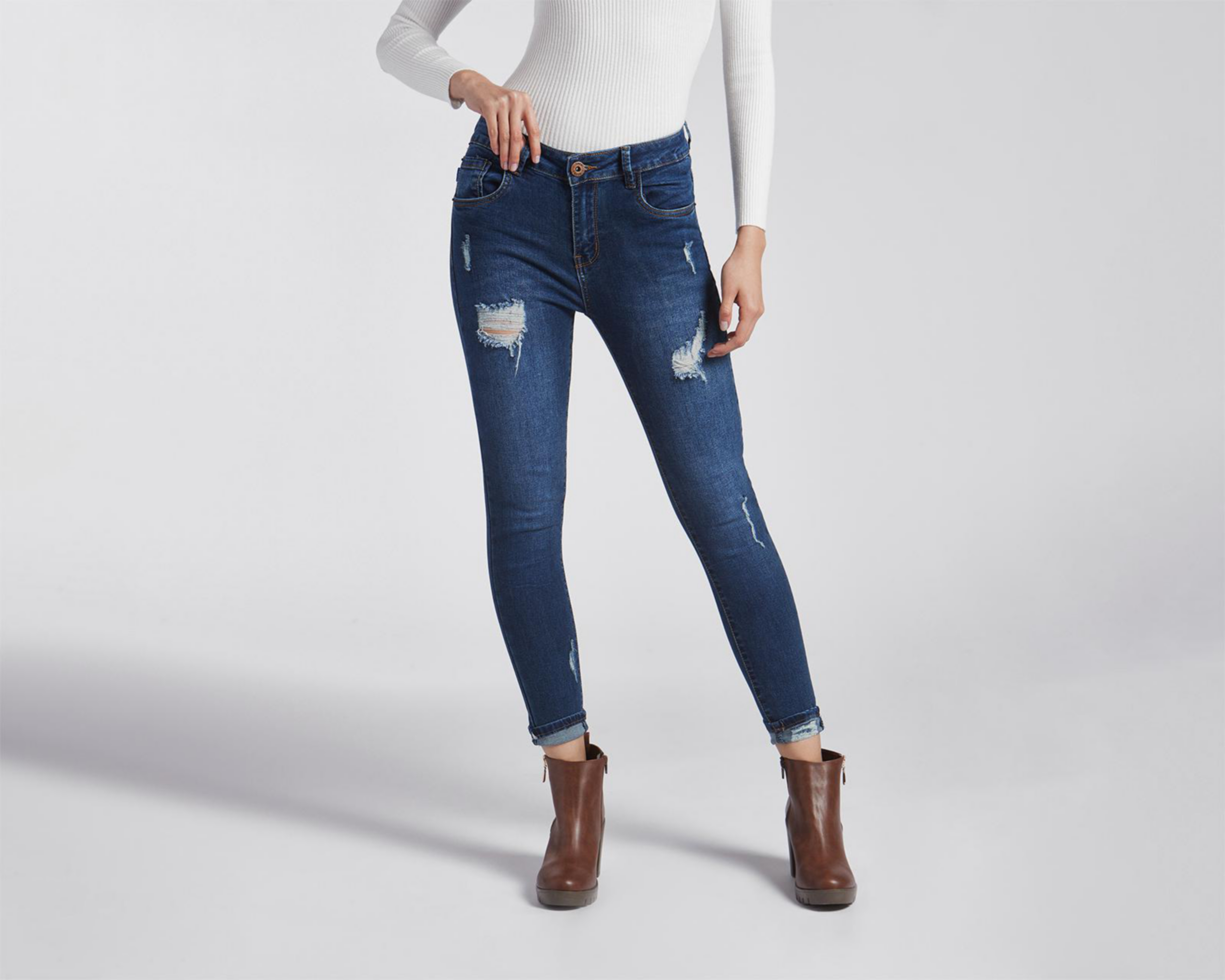 Jeans Refill Skinny con Destrucciones