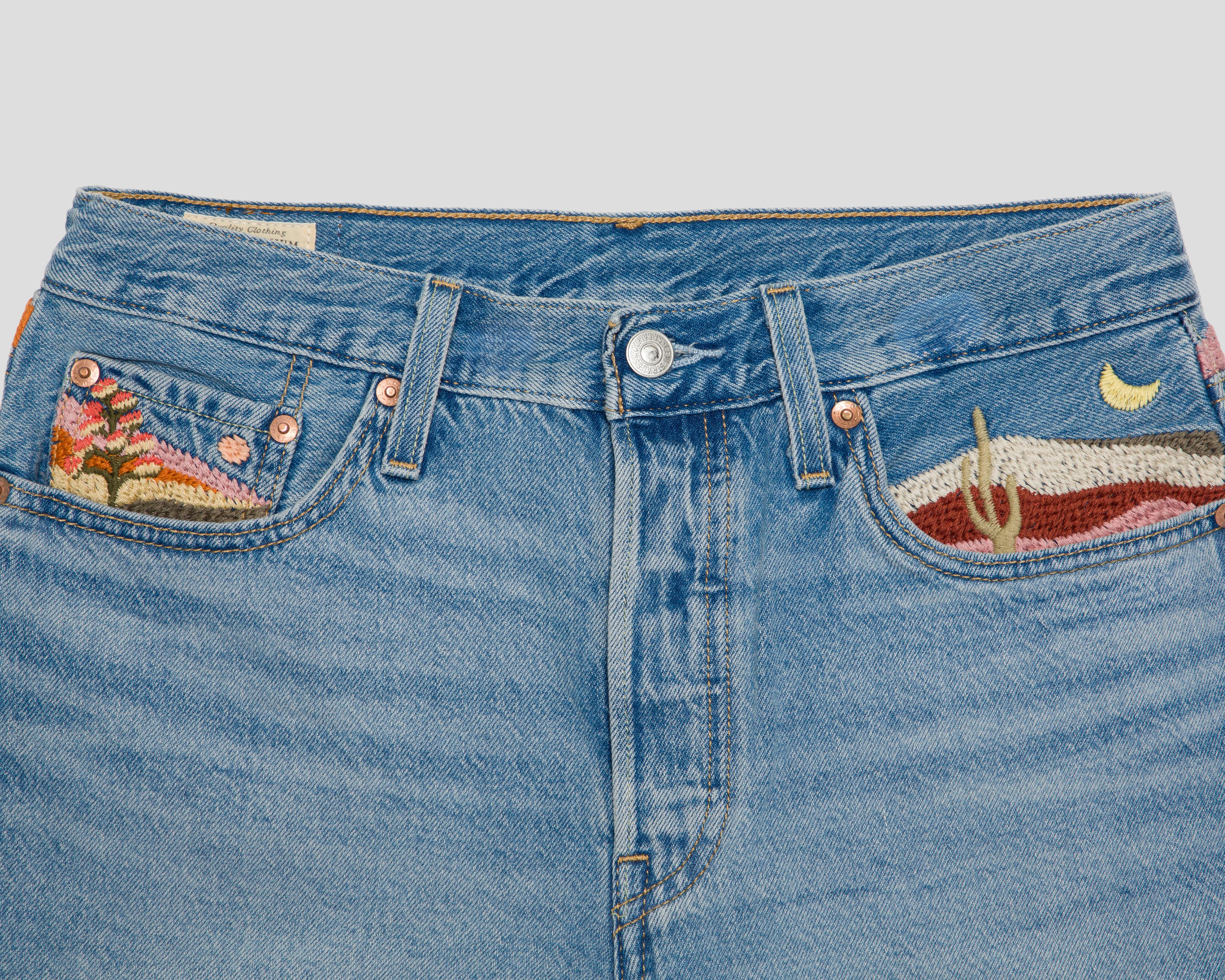 Foto 4 pulgar | Short Levi's con Bordados para Mujer