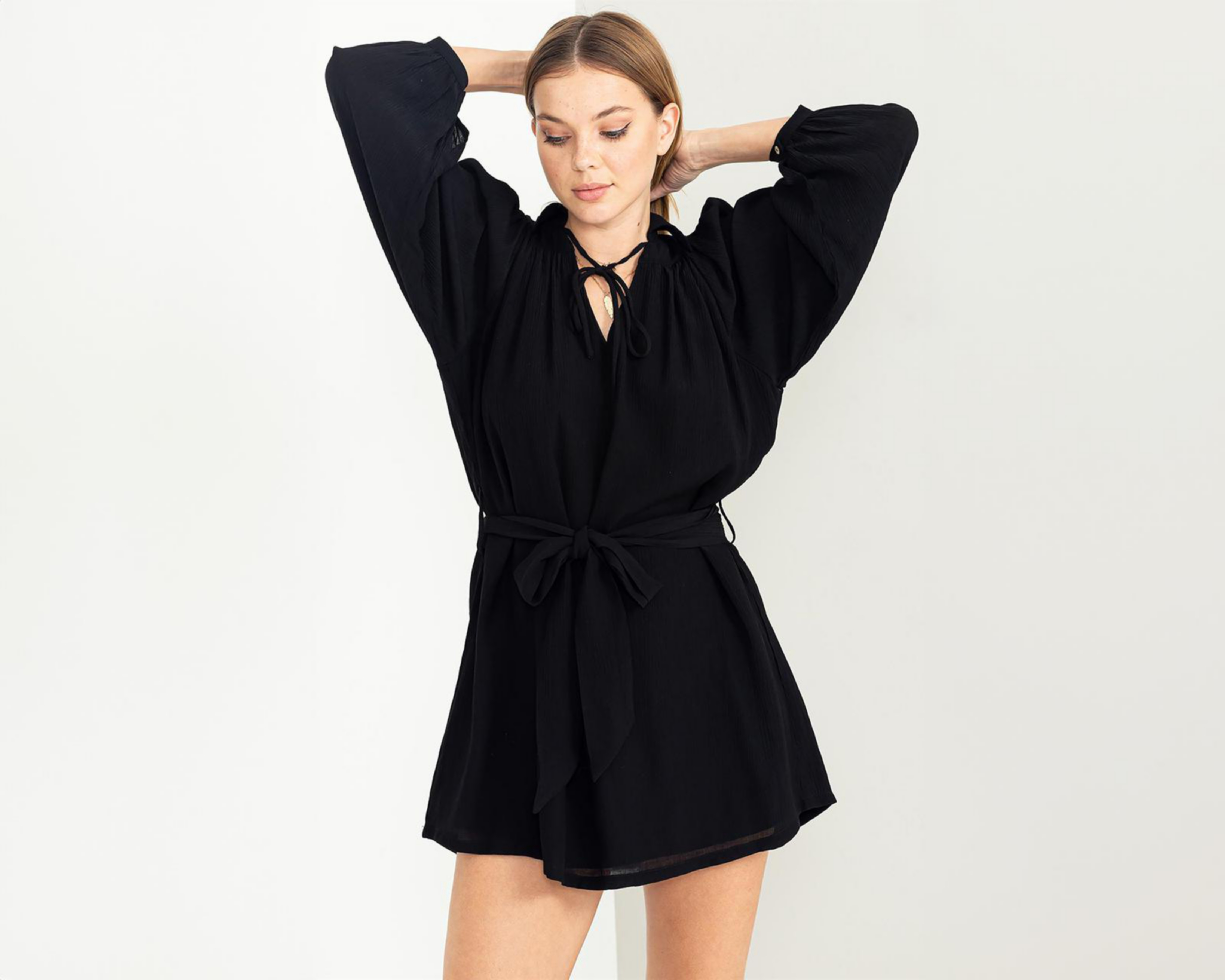 Foto 2 pulgar | Vestido Casual HYFVE Corto Negro Escote V