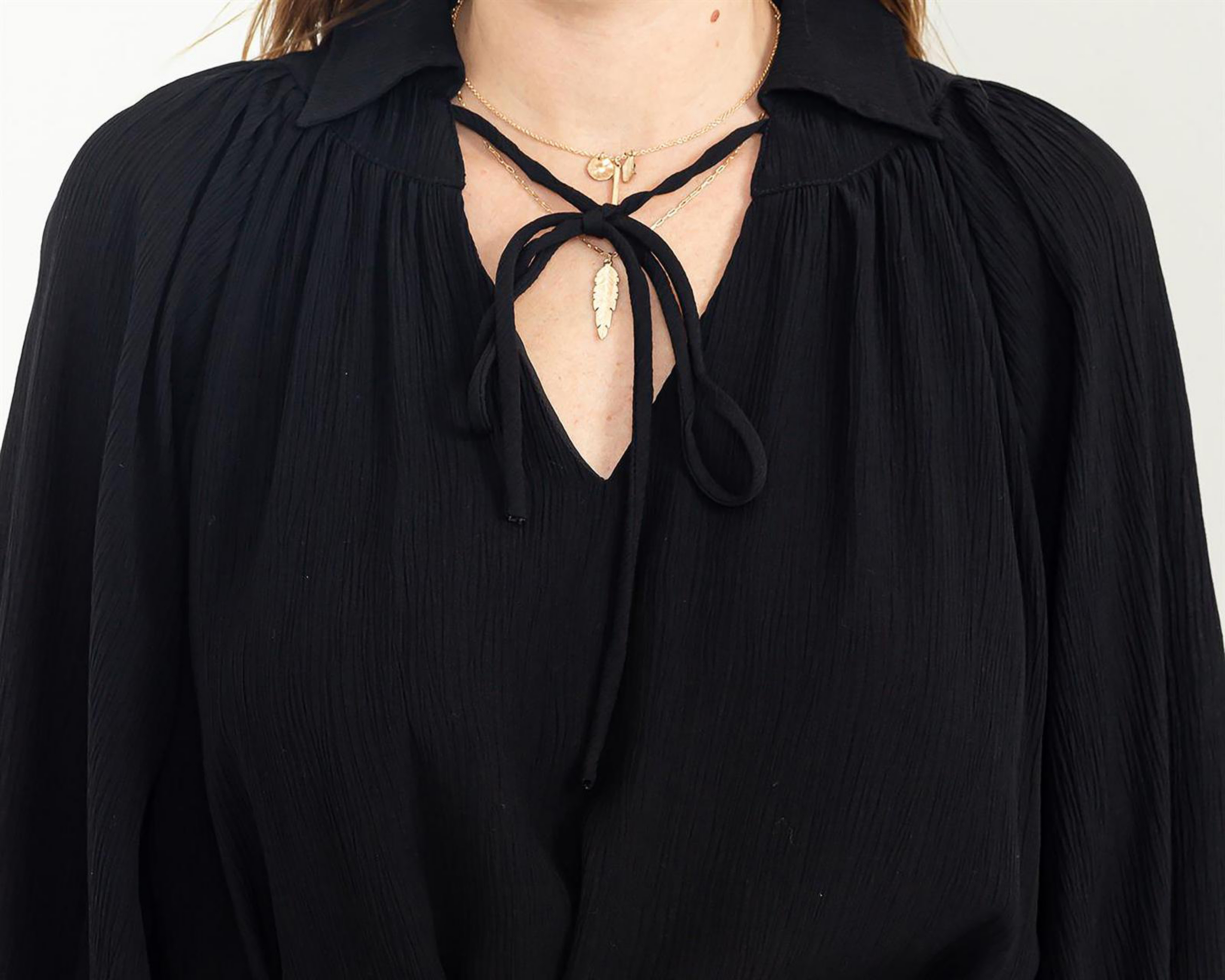 Foto 7 pulgar | Vestido Casual HYFVE Corto Negro Escote V