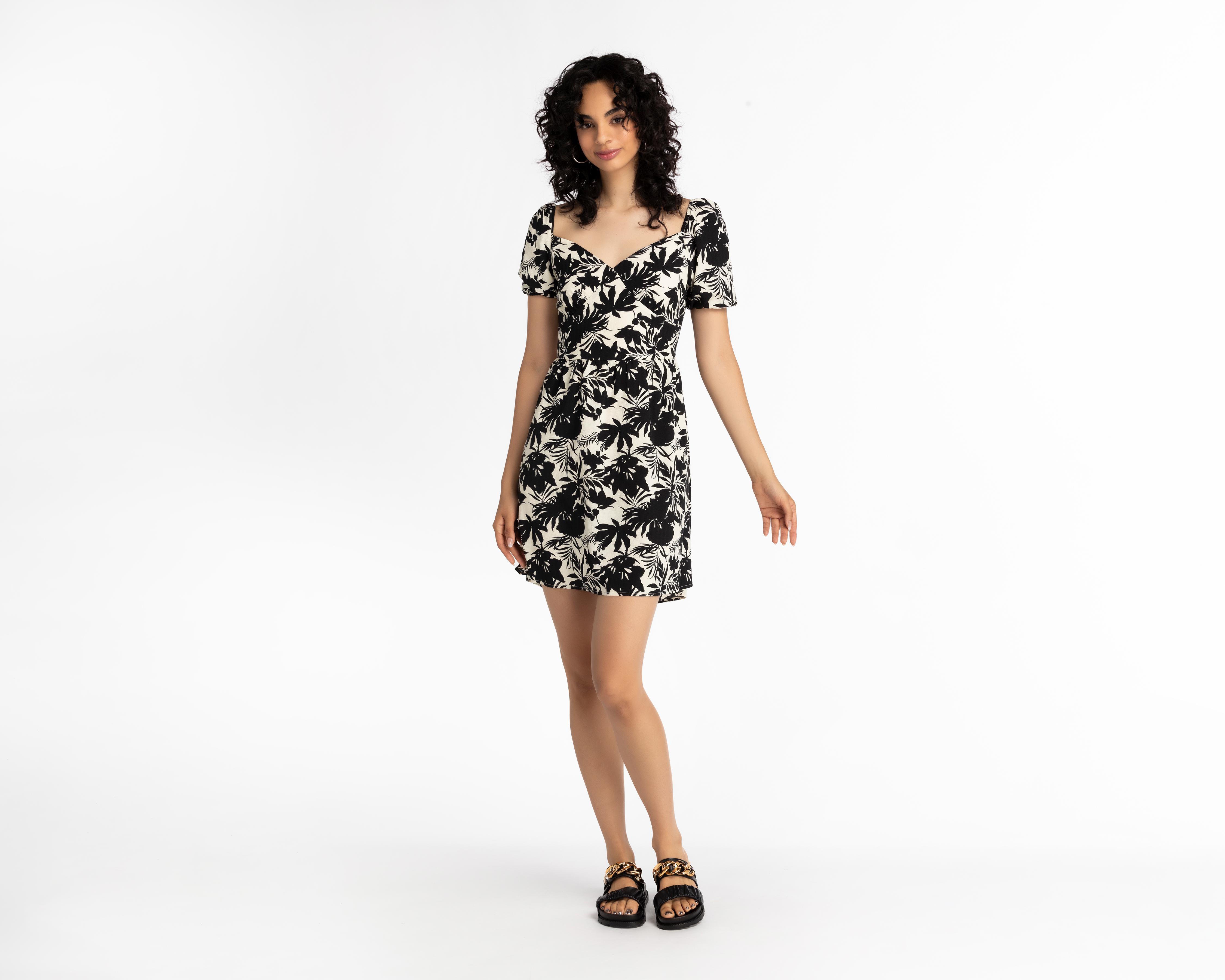 Vestido 18 Forever Casual Mangas Abullonadas Escote en Espalda $359
