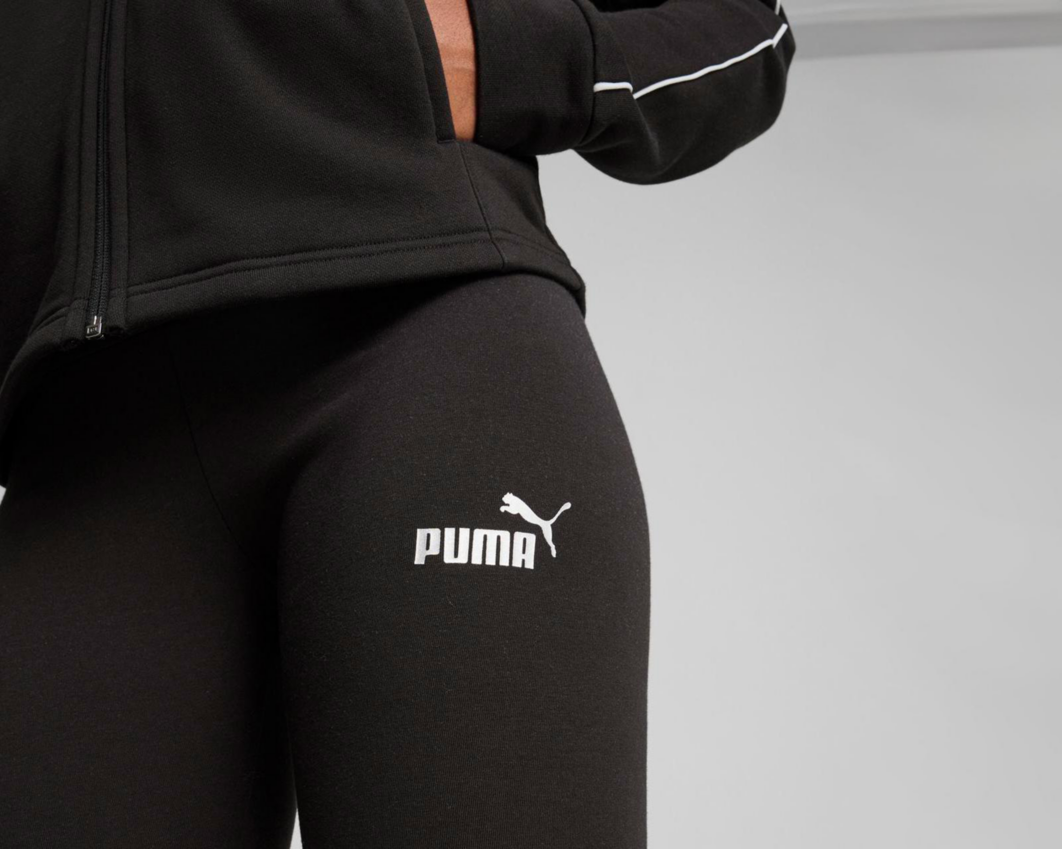 Foto 8 pulgar | Pants y Chamarra Puma para Mujer