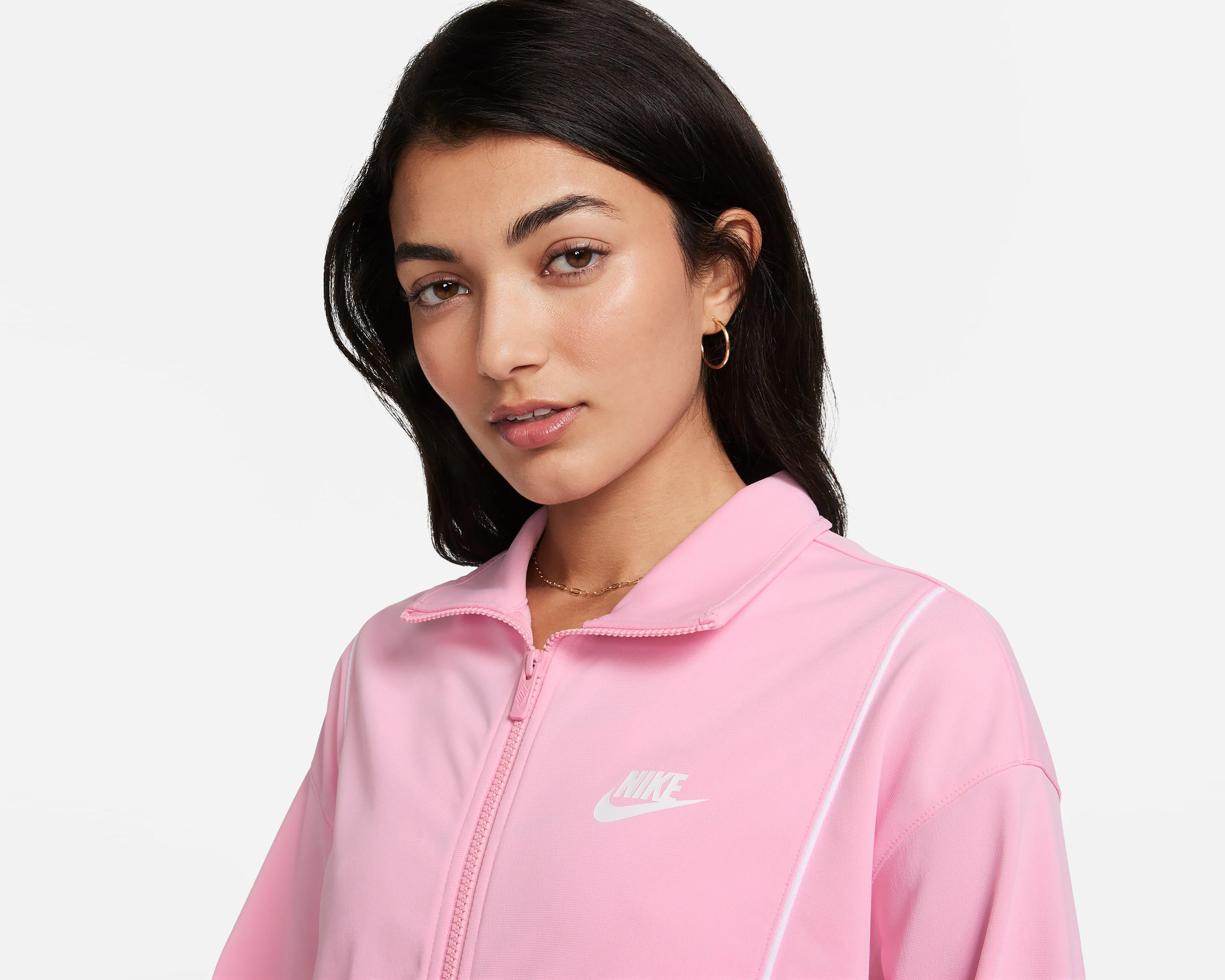Foto 4 pulgar | Pants y Chamarra de Entrenamiento Nike para Mujer