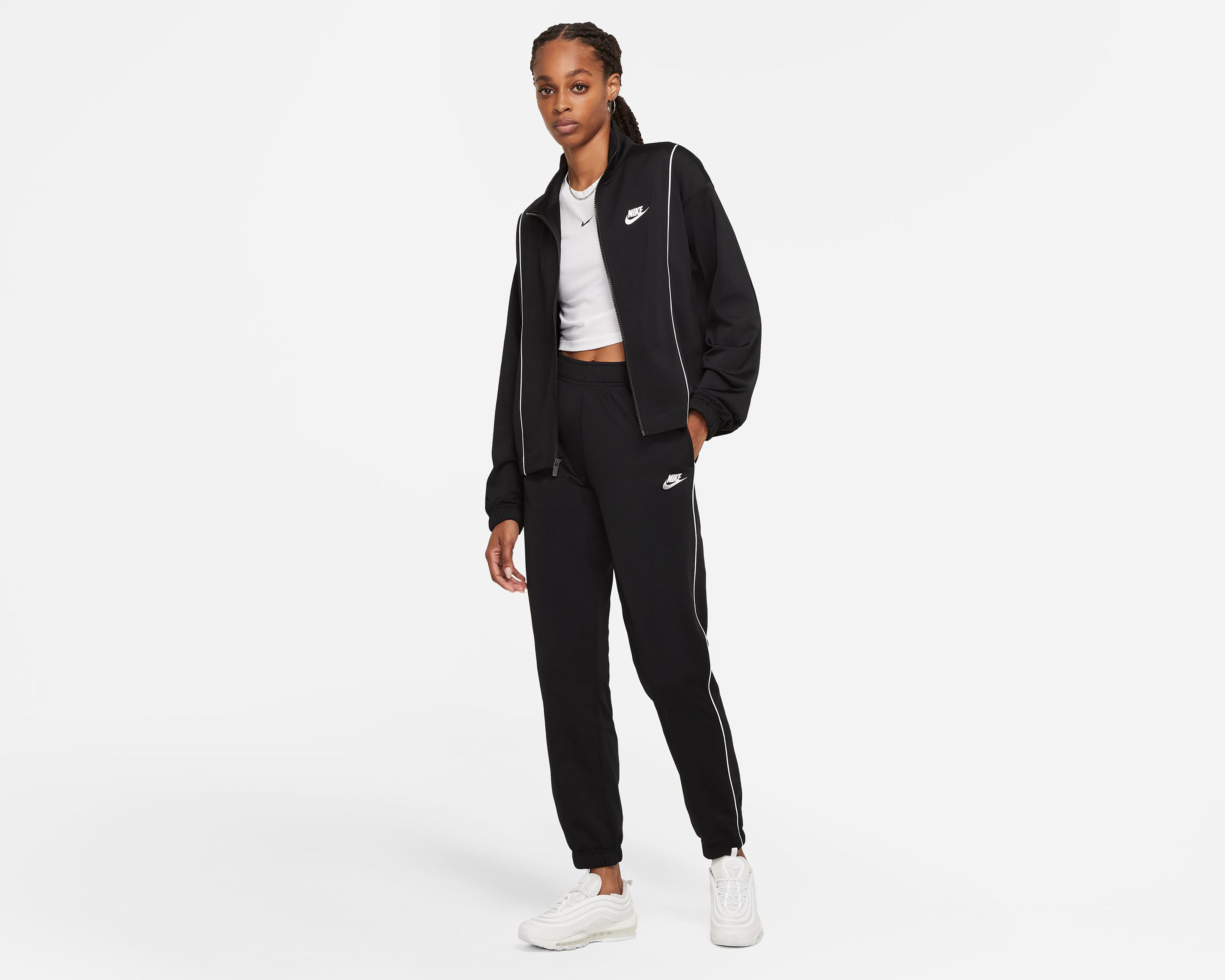 Pants y Chamarra de Entrenamiento Nike para Mujer $950