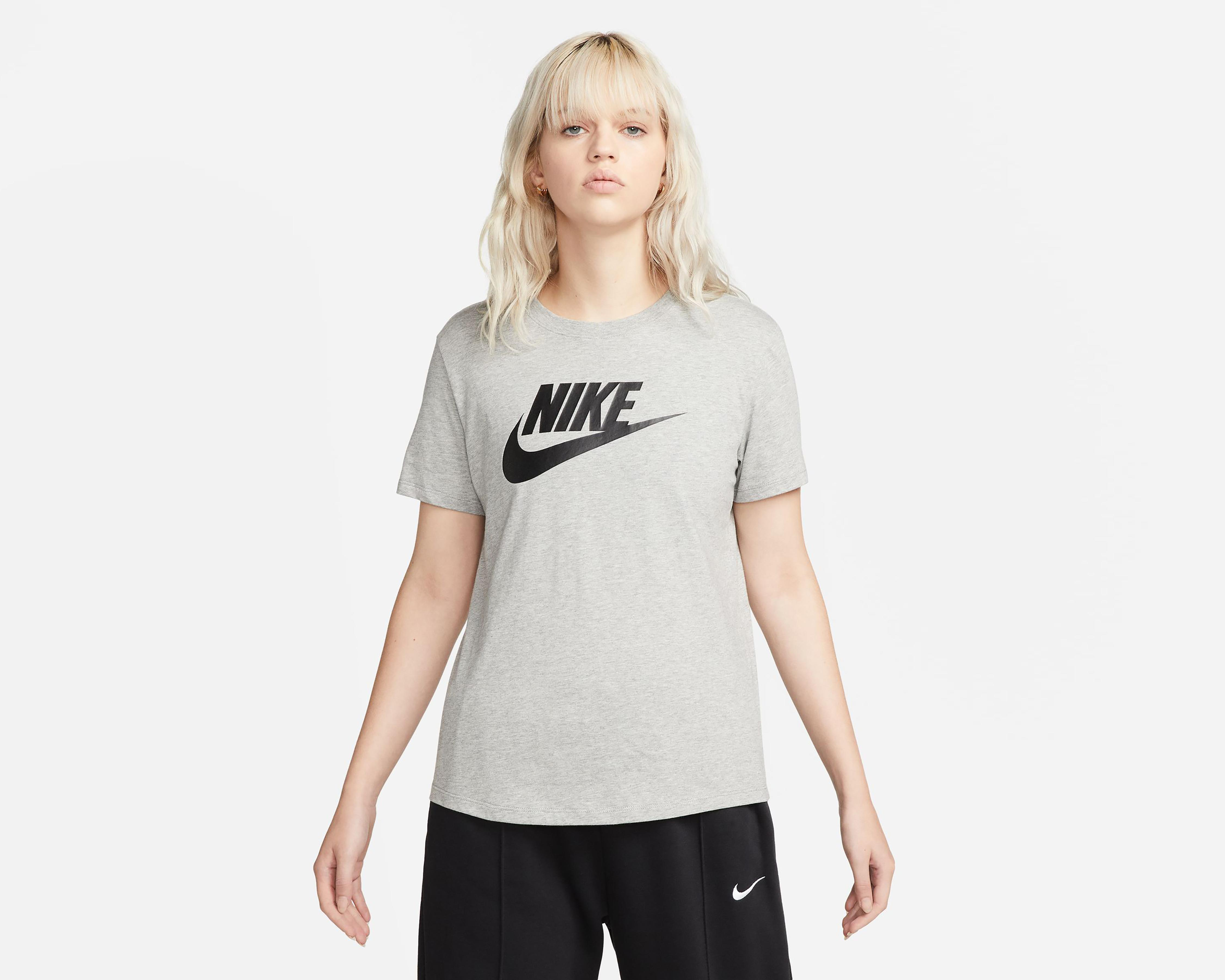 Foto 2 pulgar | Playera de Entrenamiento Nike Sportswear Essentials para Mujer