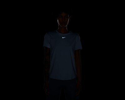 Foto 4 | Playera de Entrenamiento Nike One Classic Dri-FIT para Mujer