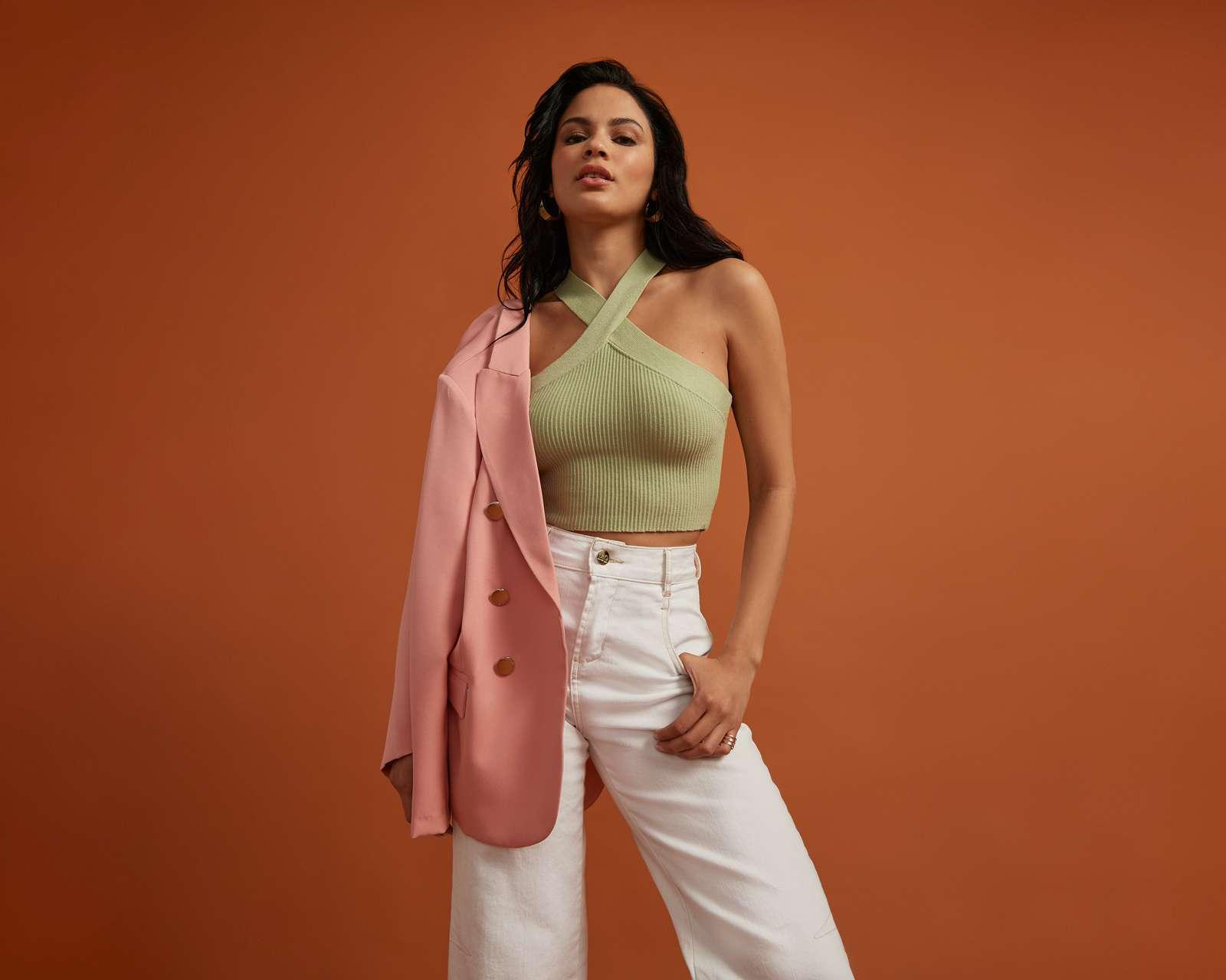 Foto 2 pulgar | Crop Top Jennifer Lopez Verde Tirantes Cruzados