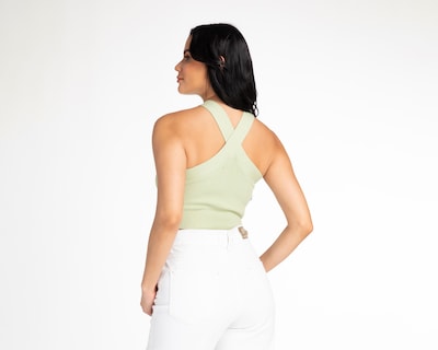 Foto 3 | Crop Top Jennifer Lopez Verde Tirantes Cruzados