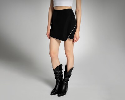 Foto 2 | Short Falda Corto Thinner Negra