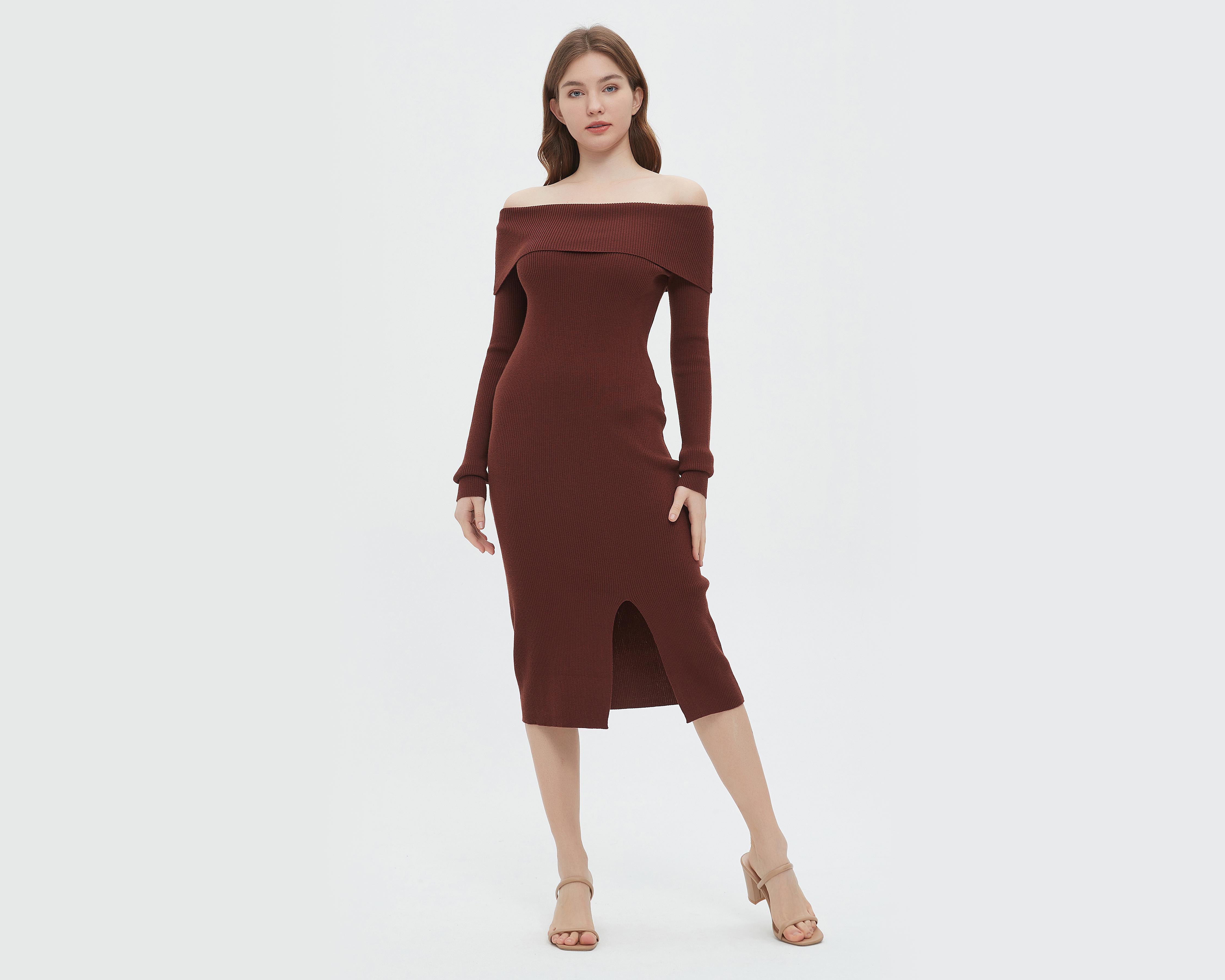 Vestido Sahara Casual con Hombros Descubiertos y Abertura $449
