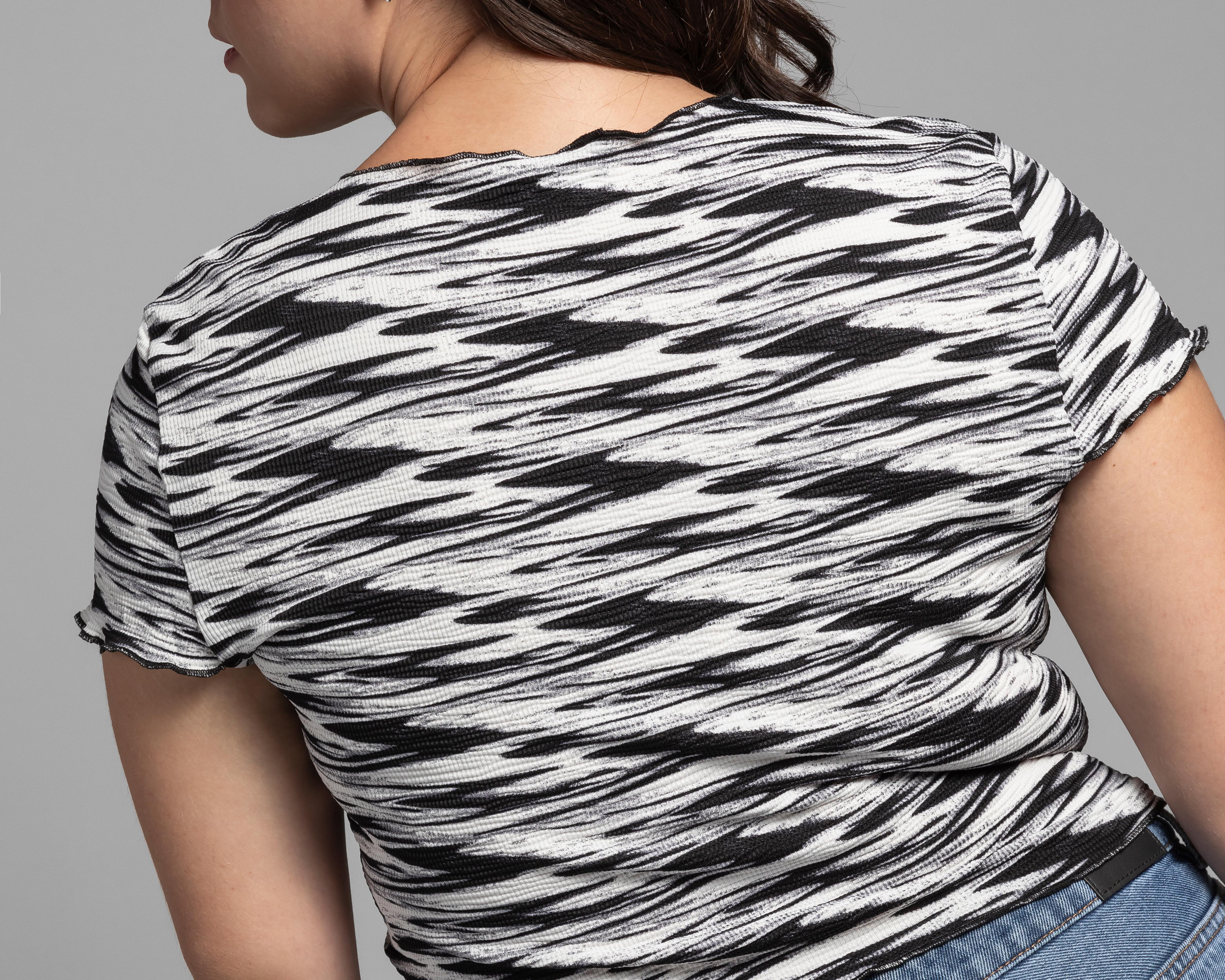 Foto 4 | Playera Thinner Manga Corta Estampada