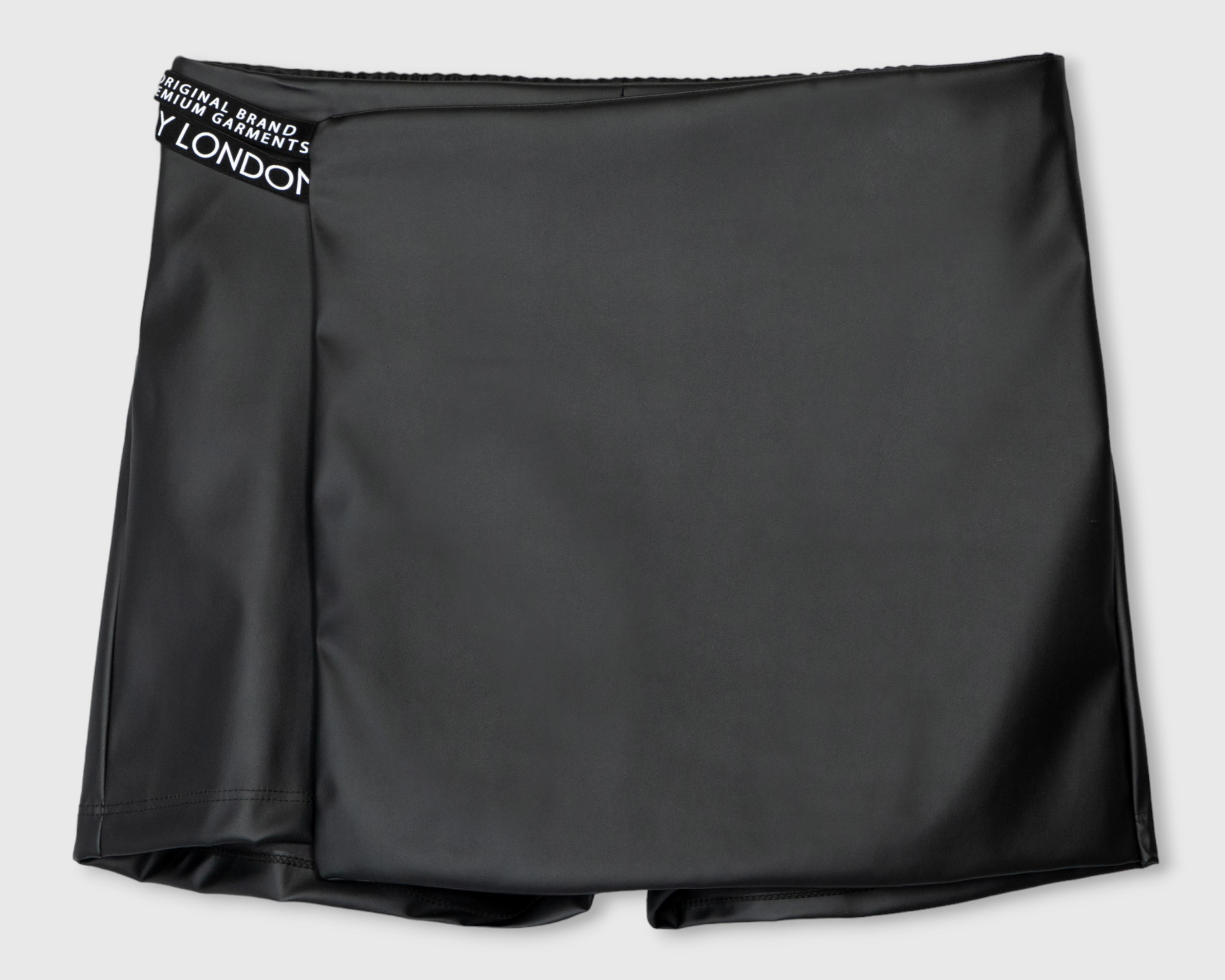 Short Falda Boy London tipo Cuero