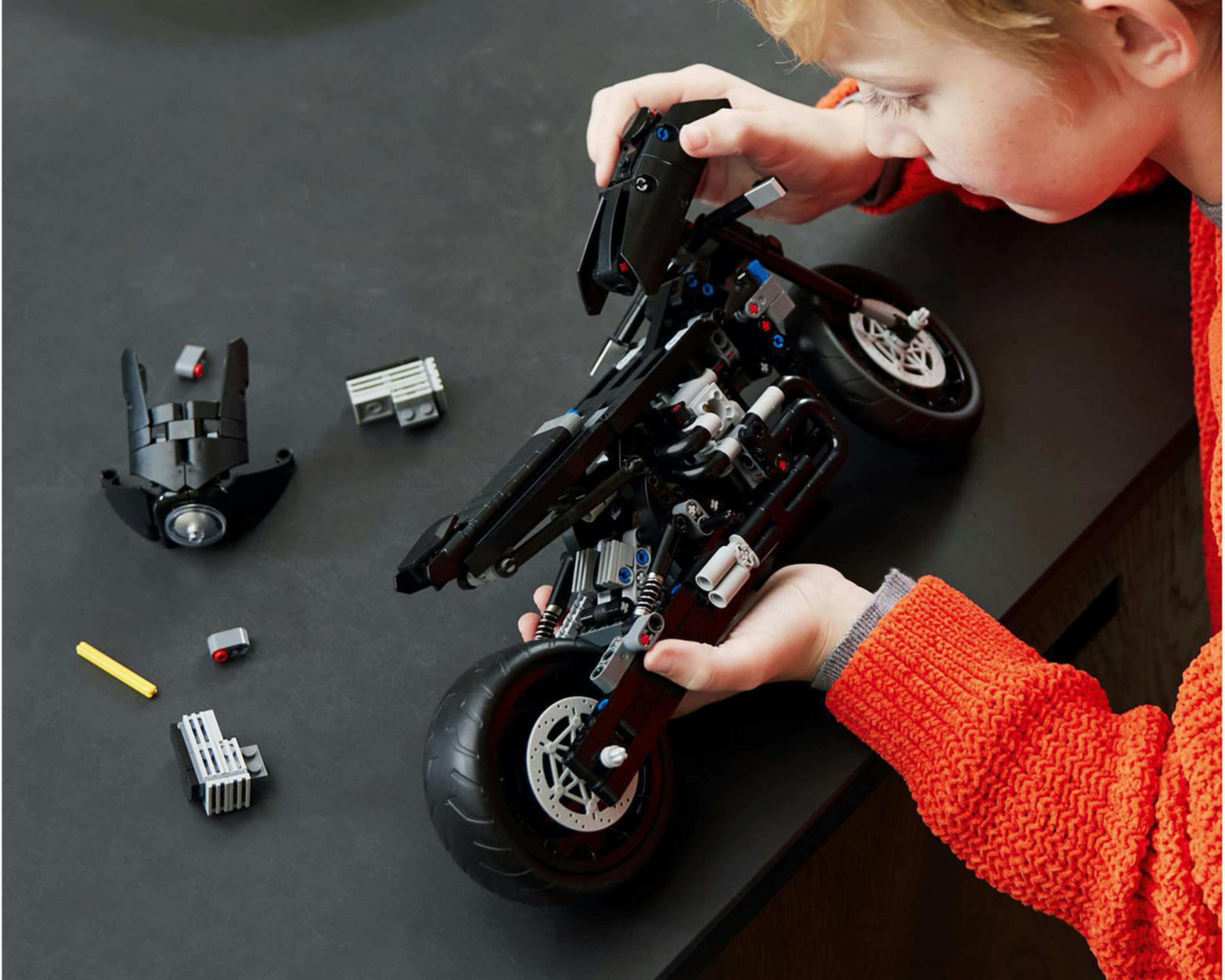 Foto 5 pulgar | LEGO Technic The Batman: Batimoto