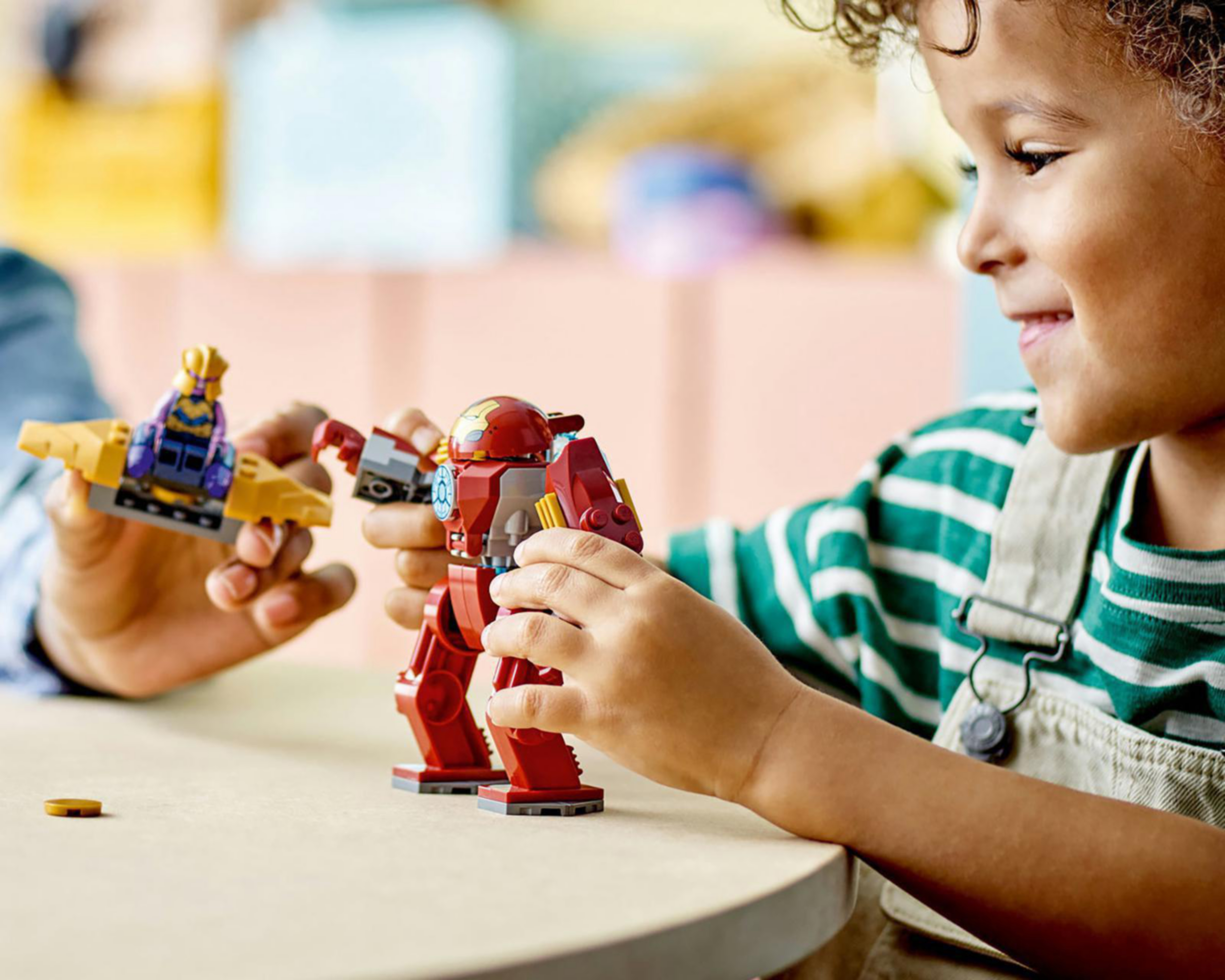 Foto 6 pulgar | LEGO Marvel: Hulkbuster de Iron Man vs. Thanos