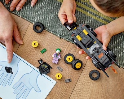 Foto 4 | LEGO DC Persecución en el Batmobile: Batman vs. The Joker