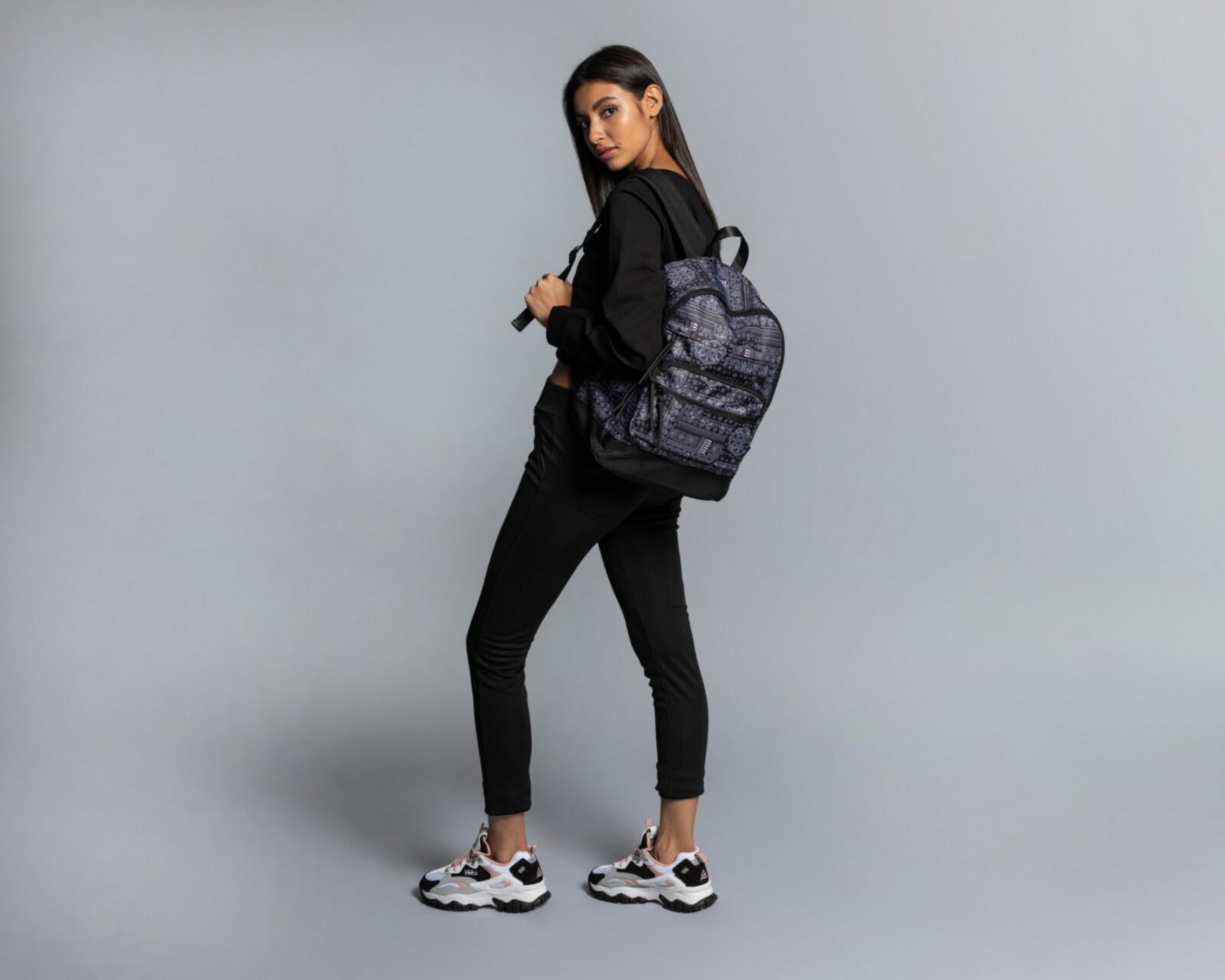 Foto 9 pulgar | Mochila Thinner Negra