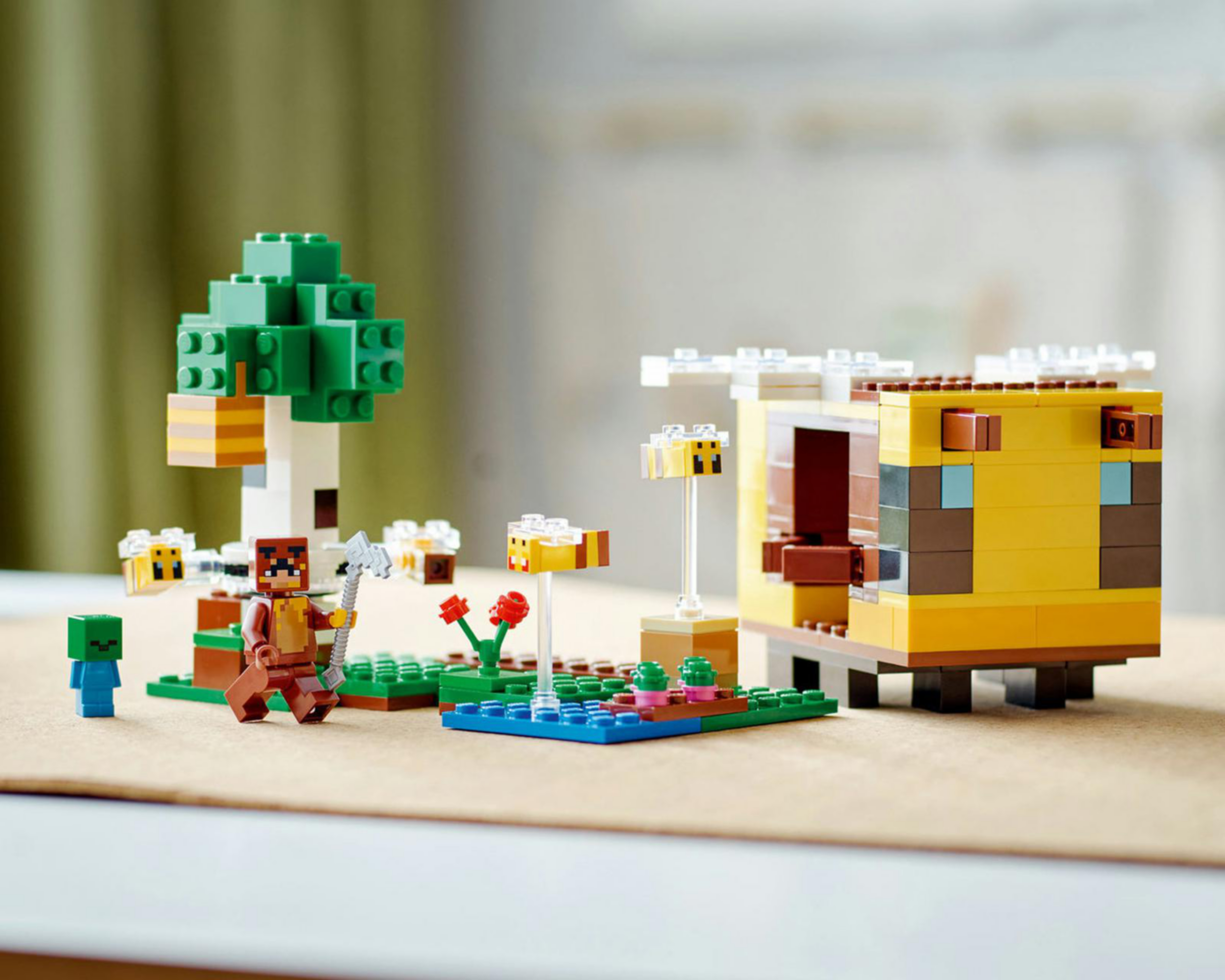 Foto 9 pulgar | LEGO Minecraft: La Cabaña-Abeja