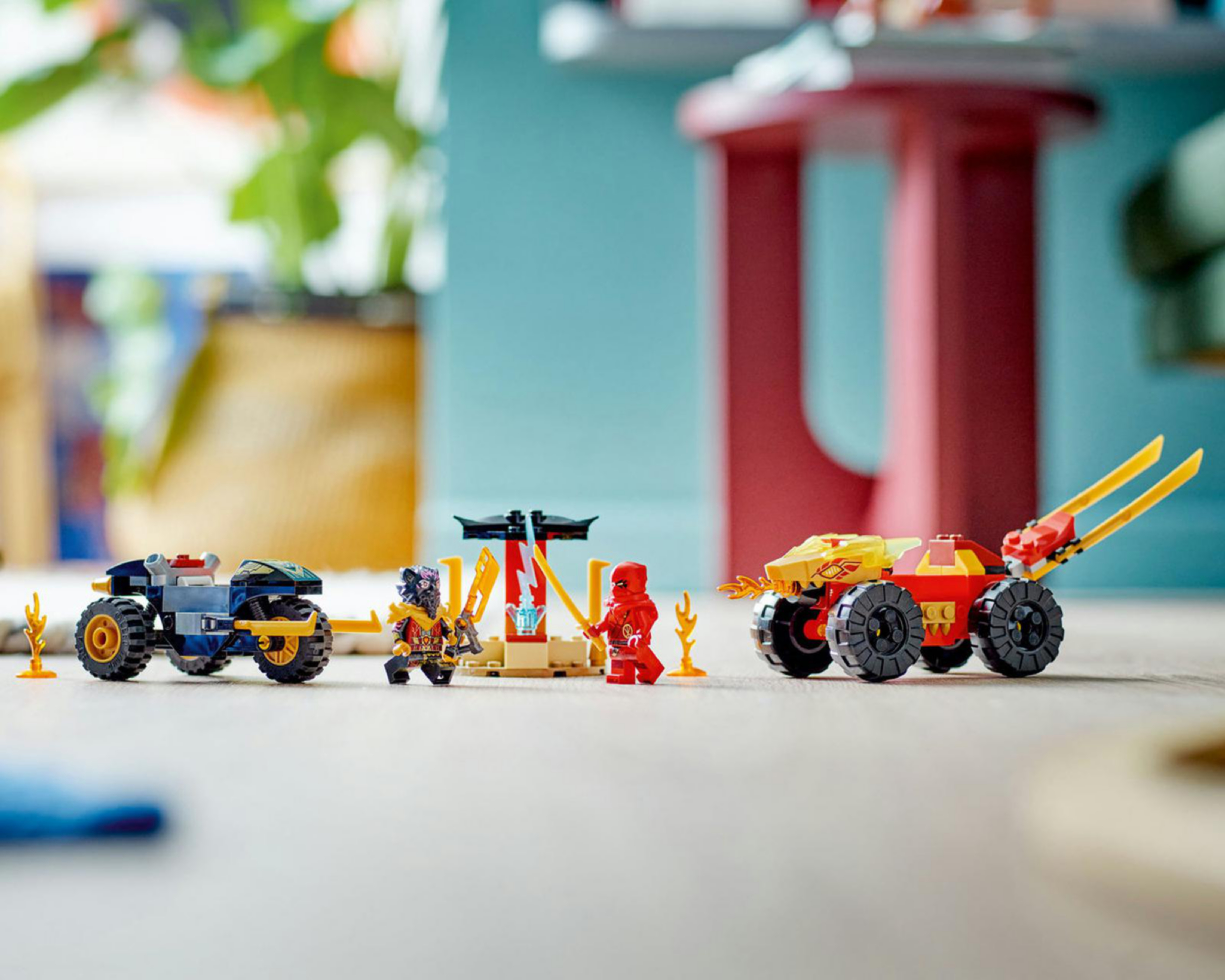 Foto 8 | LEGO Ninjago: Batalla en Coche y Moto de Kai y Ras