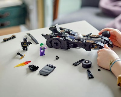 Foto 4 | LEGO Batman: Batmobile Caza de Batman vs. The Joker