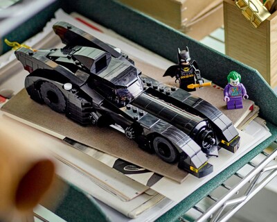 Foto 6 | LEGO Batman: Batmobile Caza de Batman vs. The Joker