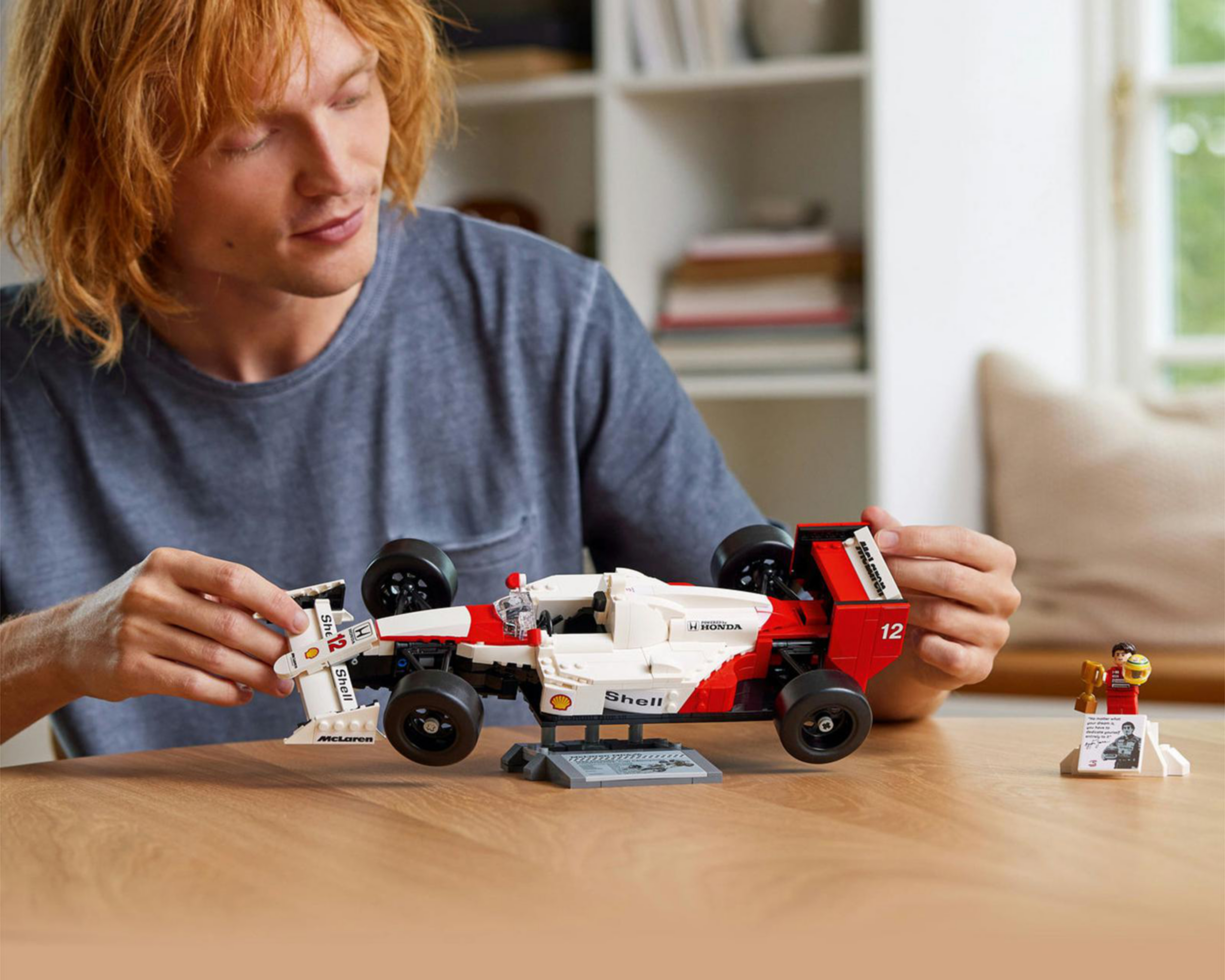 Foto 6 pulgar | LEGO McLaren MP4/4 y Ayrton Senna