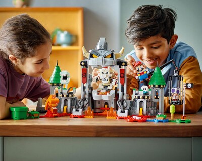 Foto 5 | LEGO Super Mario: Batalla contra Bowsitos en el castillo 71423