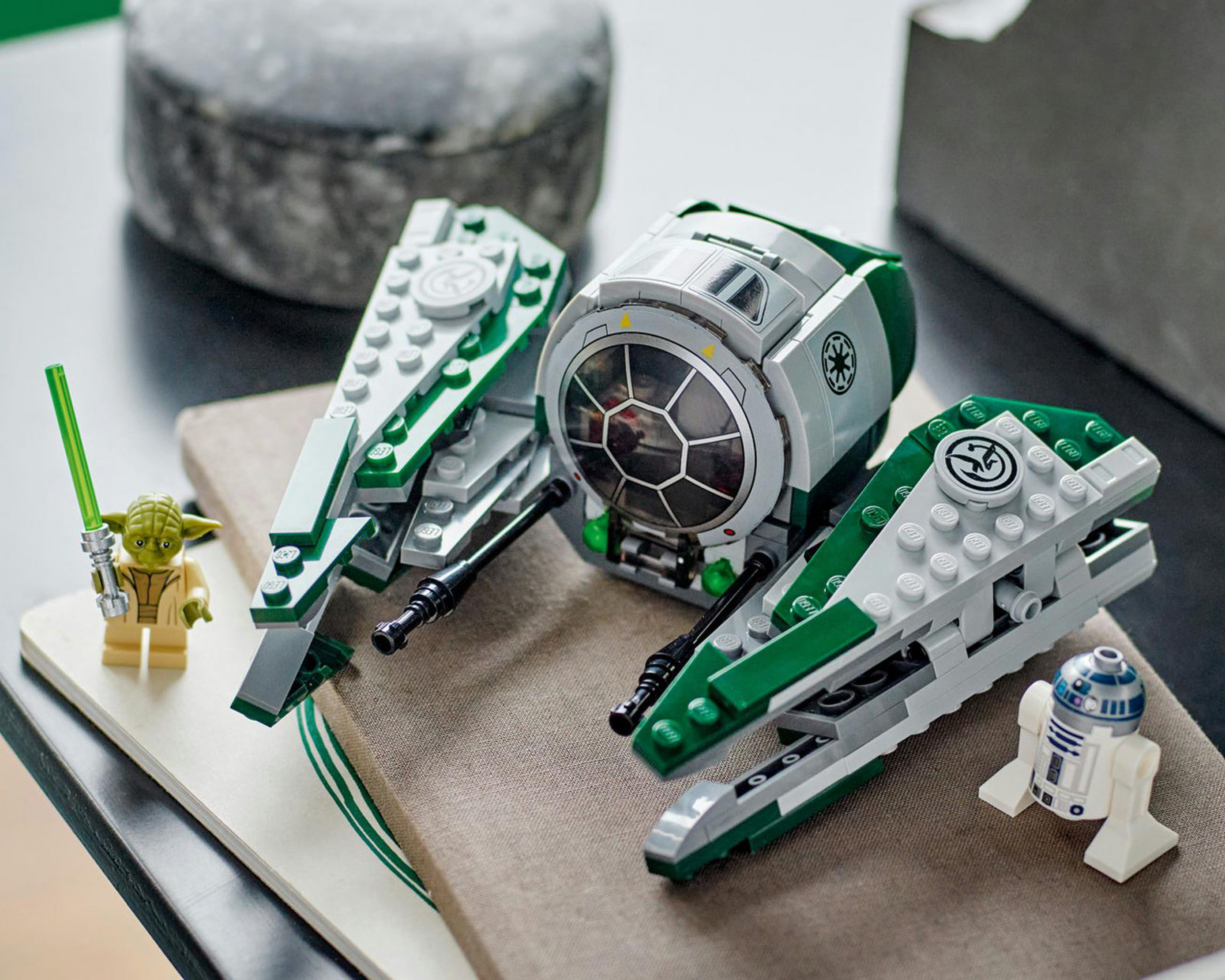 Foto 6 | LEGO Star Wars: Caza Estelar Jedi de Yoda 75360