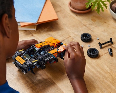 Foto 4 | LEGO Technic: Neom McLaren Extreme E Race Car