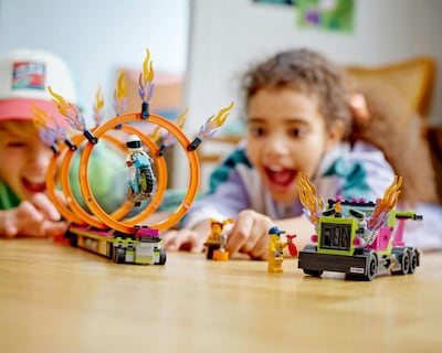 Foto 5 | LEGO City: Desafío Acrobático Camión y Anillos de Fuego
