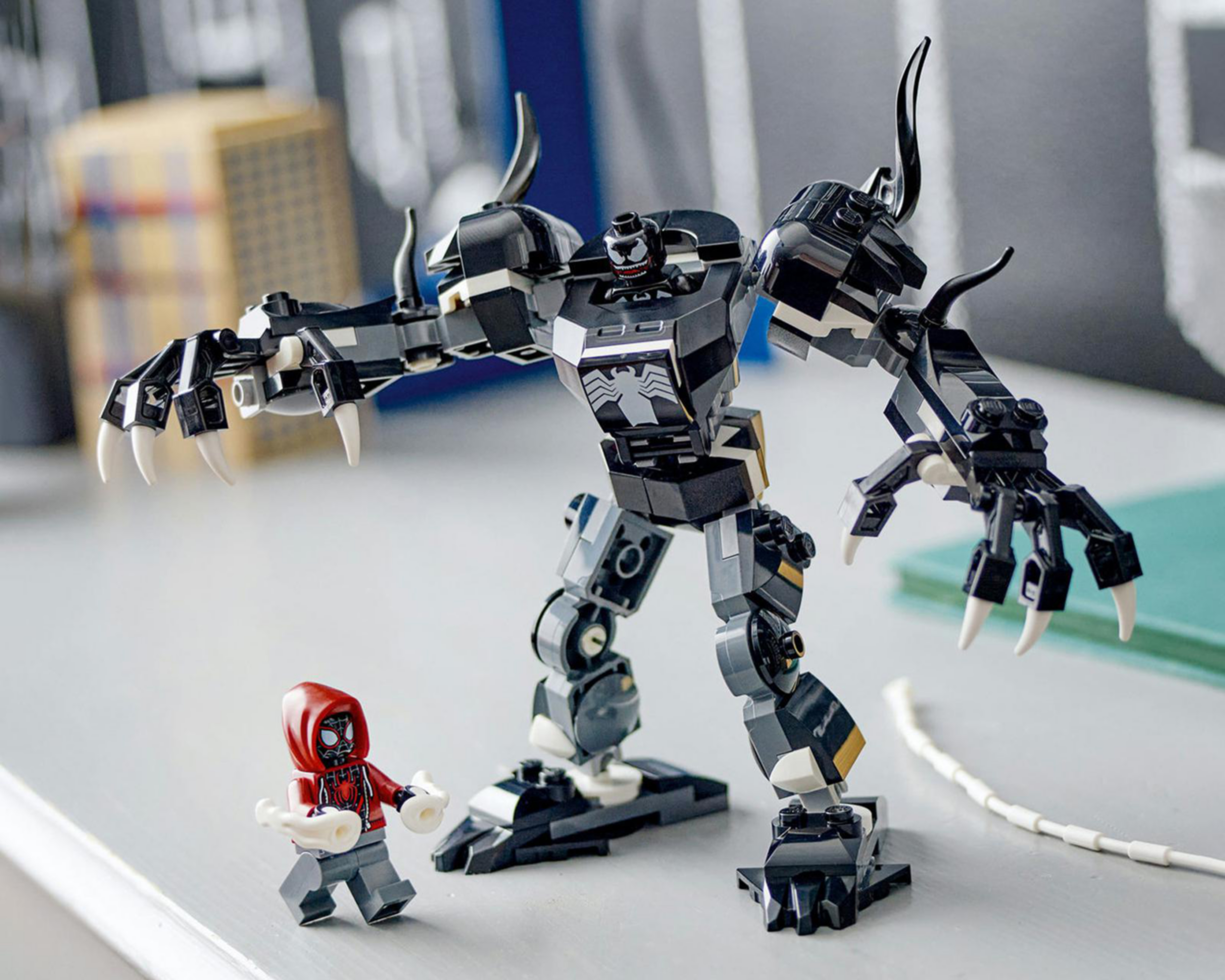 Foto 7 pulgar | LEGO Marvel Armadura Robótica Venom vs. Miles Morales