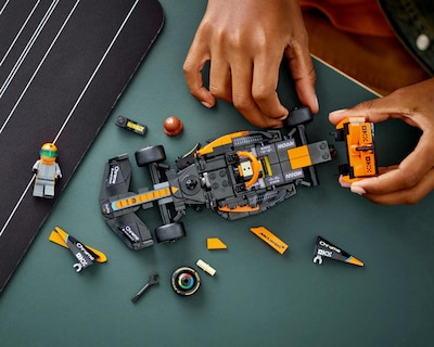 Foto 4 | LEGO Speed Champions: Auto de Carreras de Fórmula 1 McLaren 2023