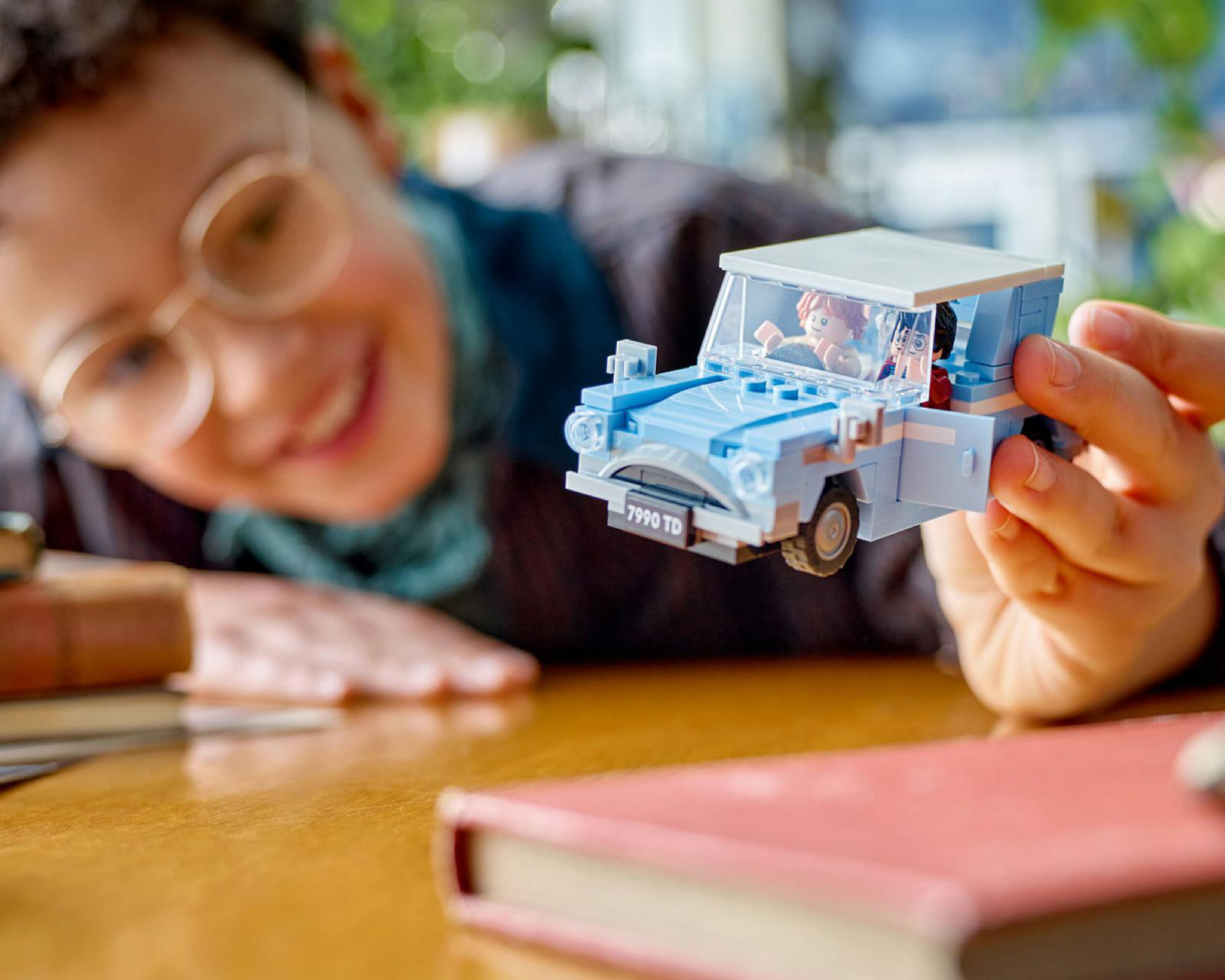 Foto 6 pulgar | LEGO Harry Potter: Flying Ford Anglia Volador