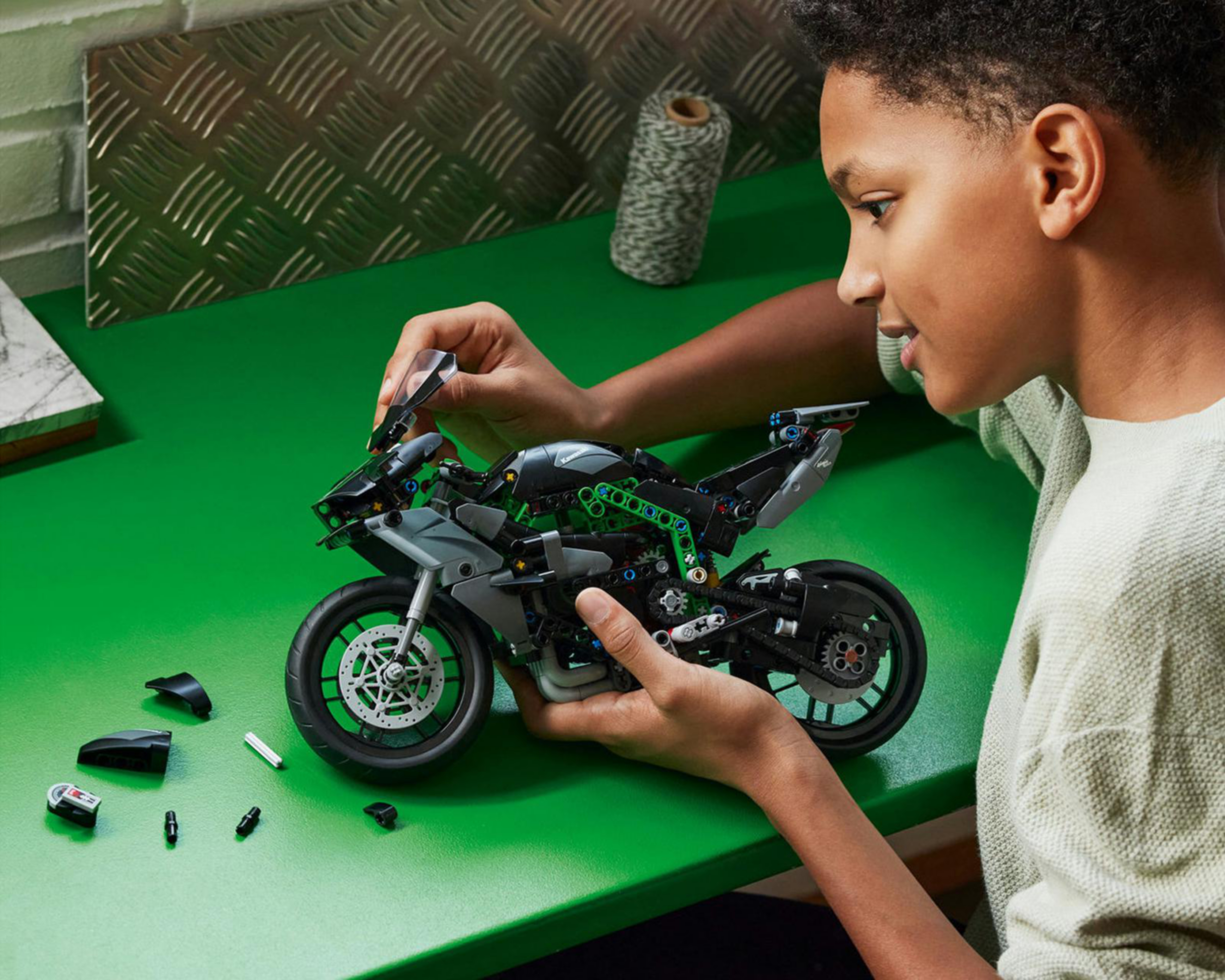 Foto 4 | LEGO Technic: Moto Kawasaki Ninja H2R