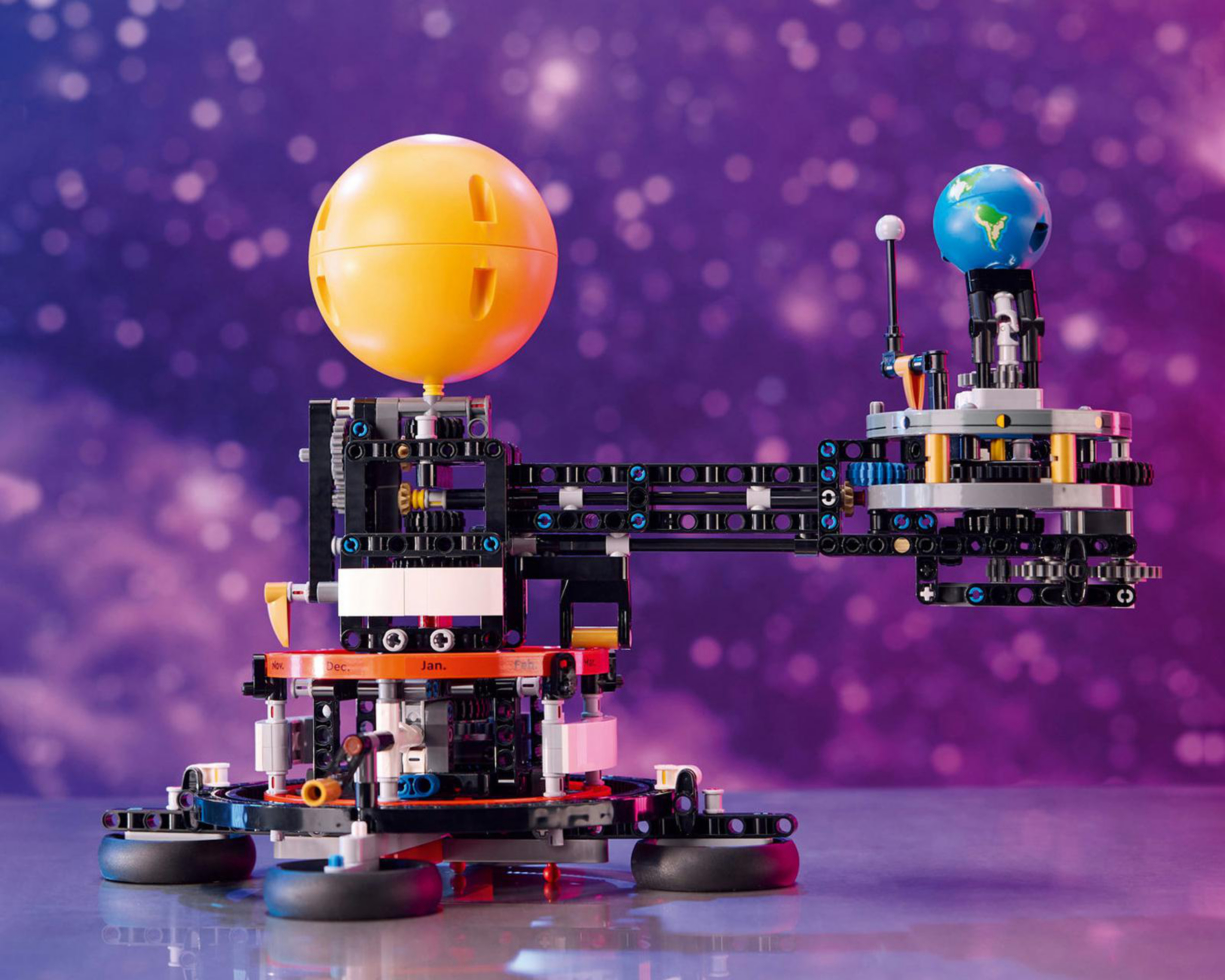 Foto 6 | LEGO Technic: Planeta Tierra y Luna en Órbita