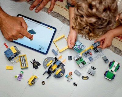 Foto 4 | LEGO Batman: Batcueva con Batman Batgirl y The Joker
