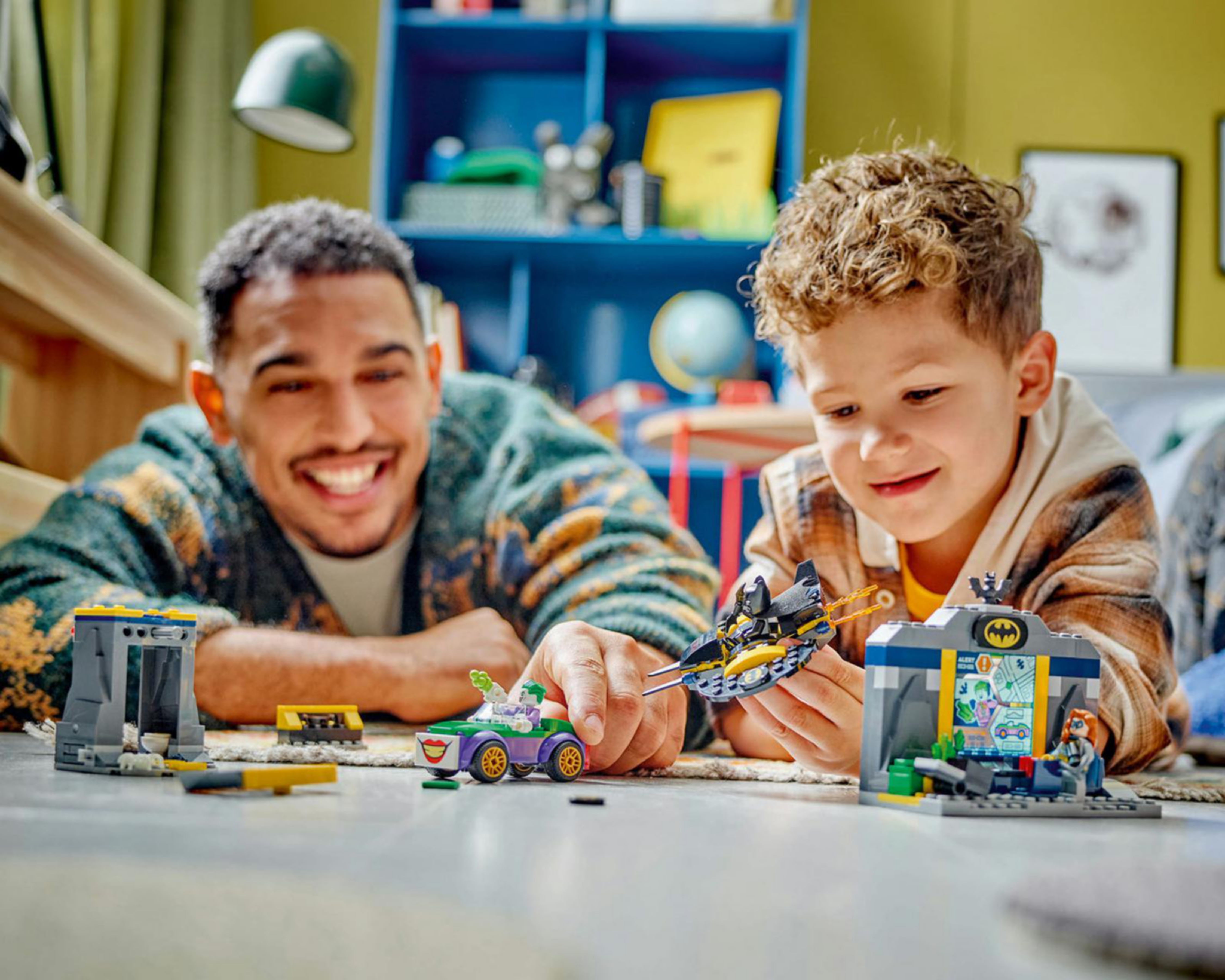 Foto 6 pulgar | LEGO Batman: Batcueva con Batman Batgirl y The Joker