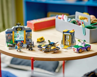 Foto 6 | LEGO Batman: Batcueva con Batman Batgirl y The Joker